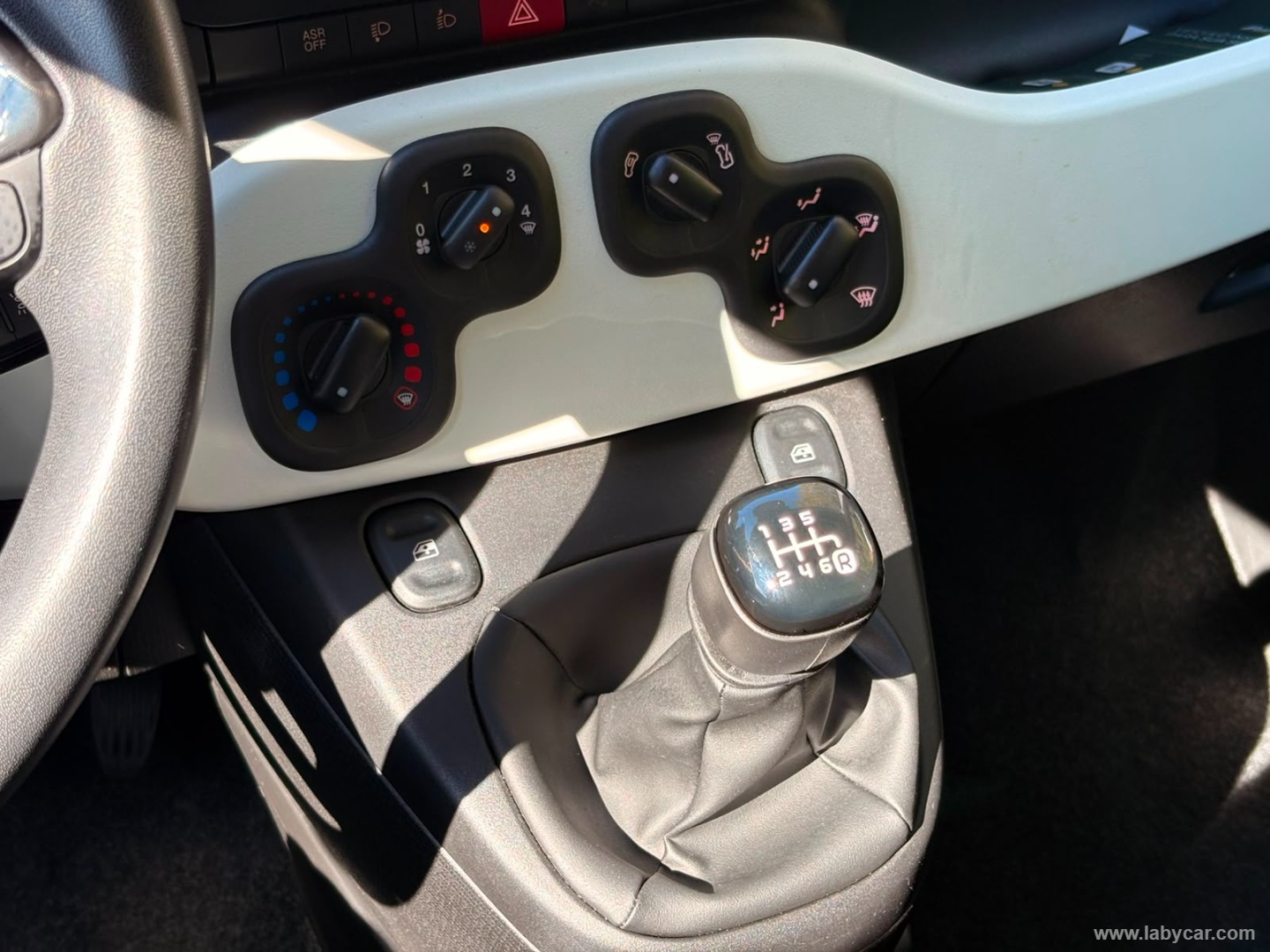 Fiat Panda 1.0 FireFly S&S Hybrid Pandina - Immagine 18