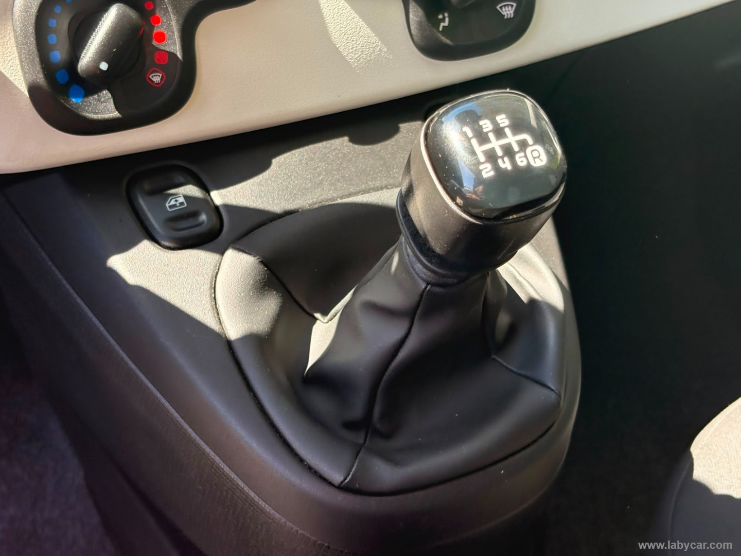 Fiat Panda 1.0 FireFly S&S Hybrid Pandina - Immagine 18