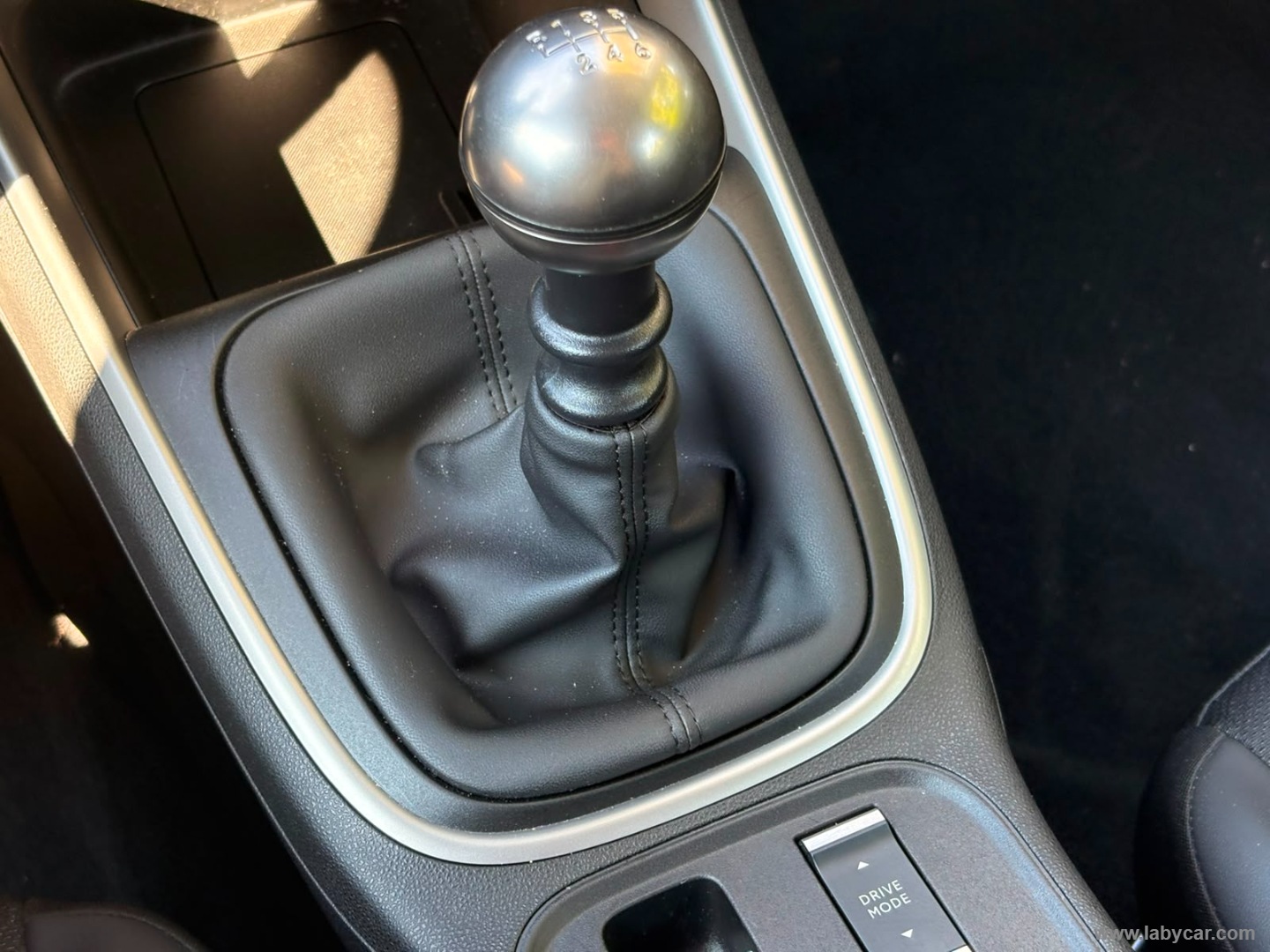 Jeep Avenger 1.2 Turbo Altitude - Immagine 18
