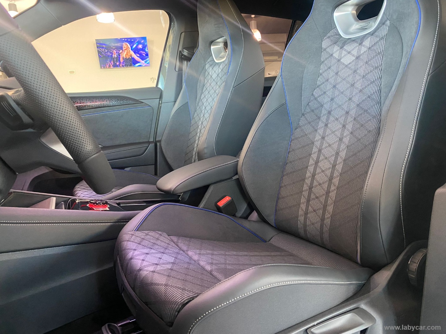 Volkswagen Tiguan 2.0 TDI 193CV DSG 4MOT.R-Line Pl. - Immagine 18