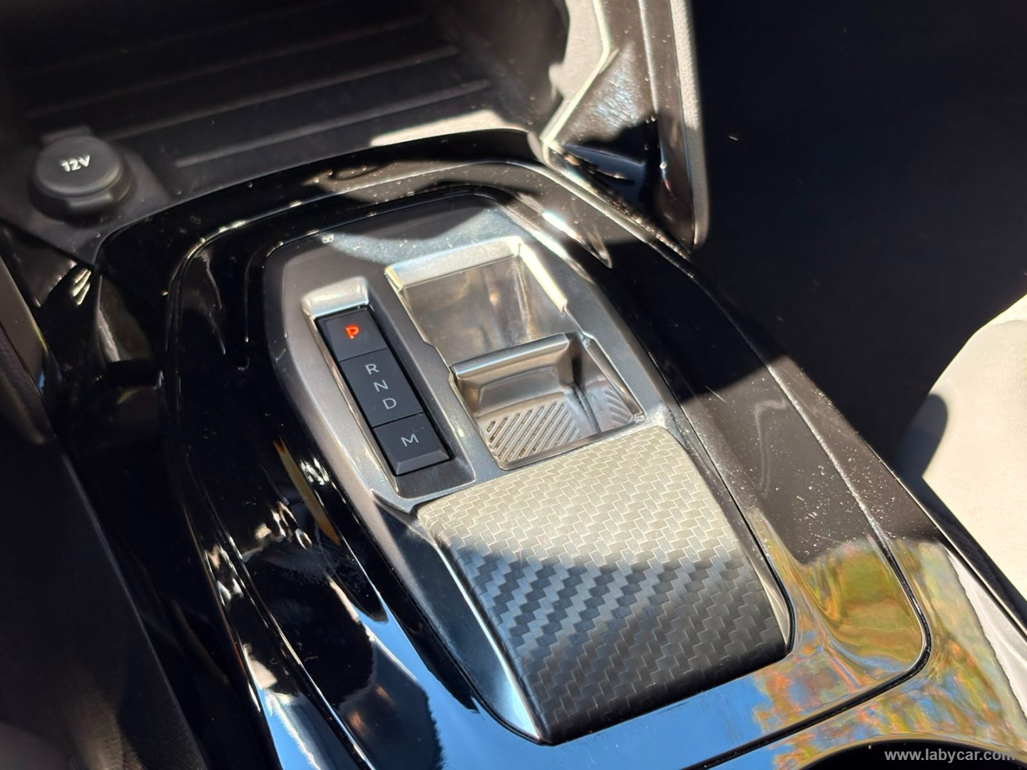 Peugeot 208 Hybrid 110 e-DCS6 Allure - Immagine 18