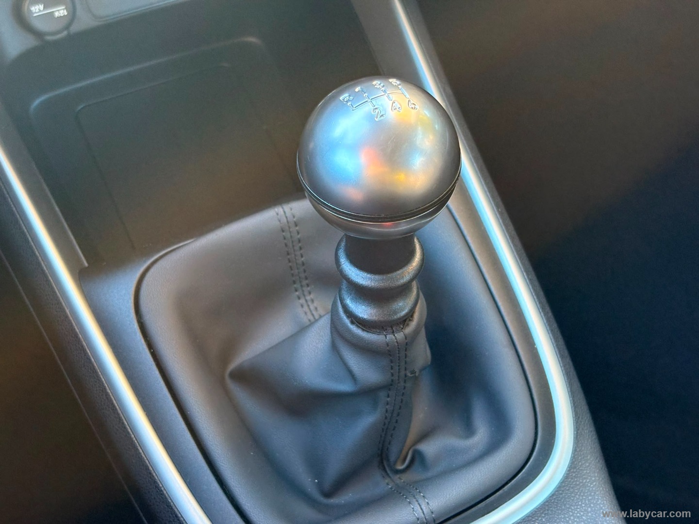 Jeep Avenger 1.2 Turbo Altitude - Immagine 18