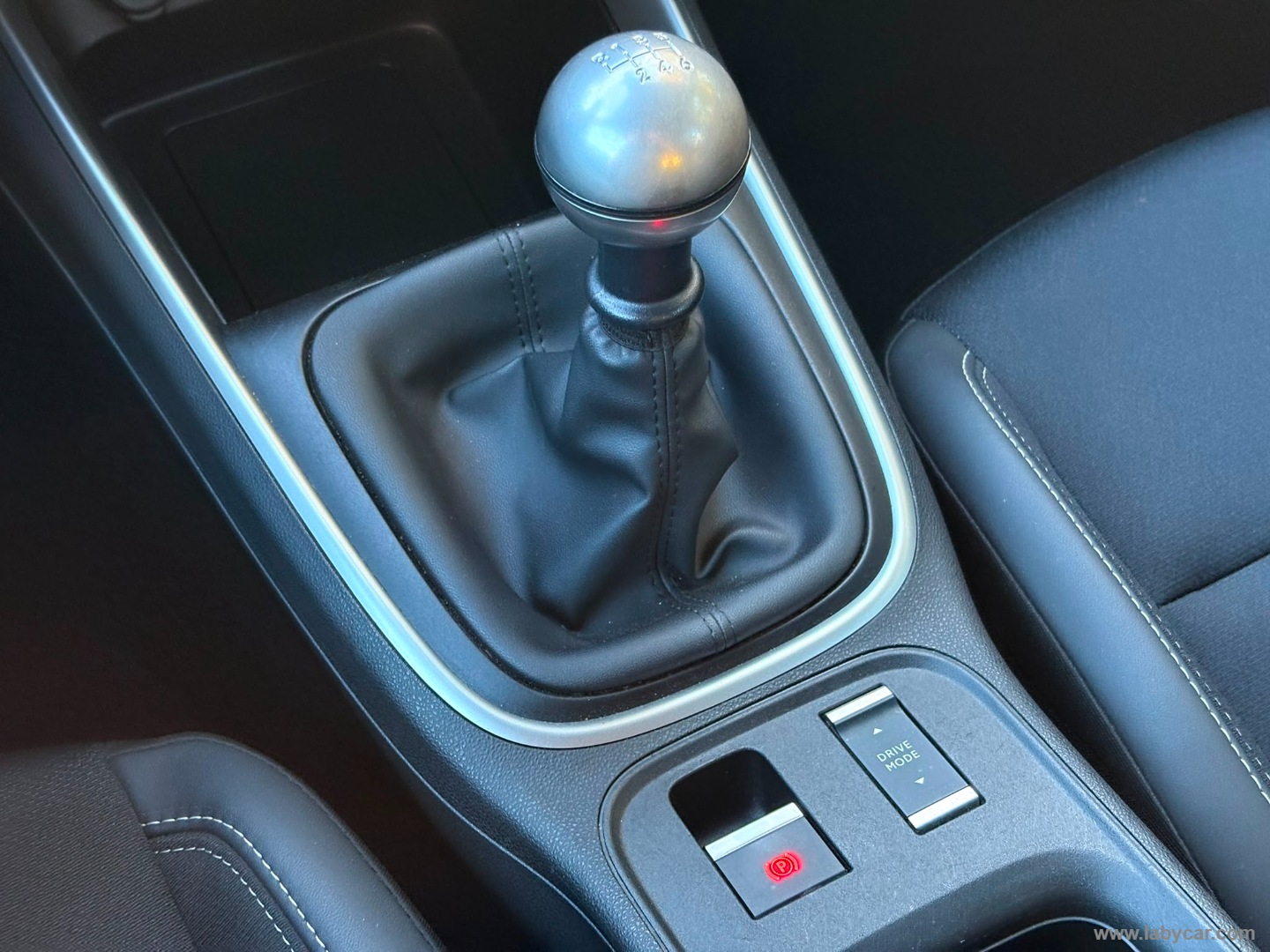 Jeep Avenger 1.2 Turbo Altitude - Immagine 18