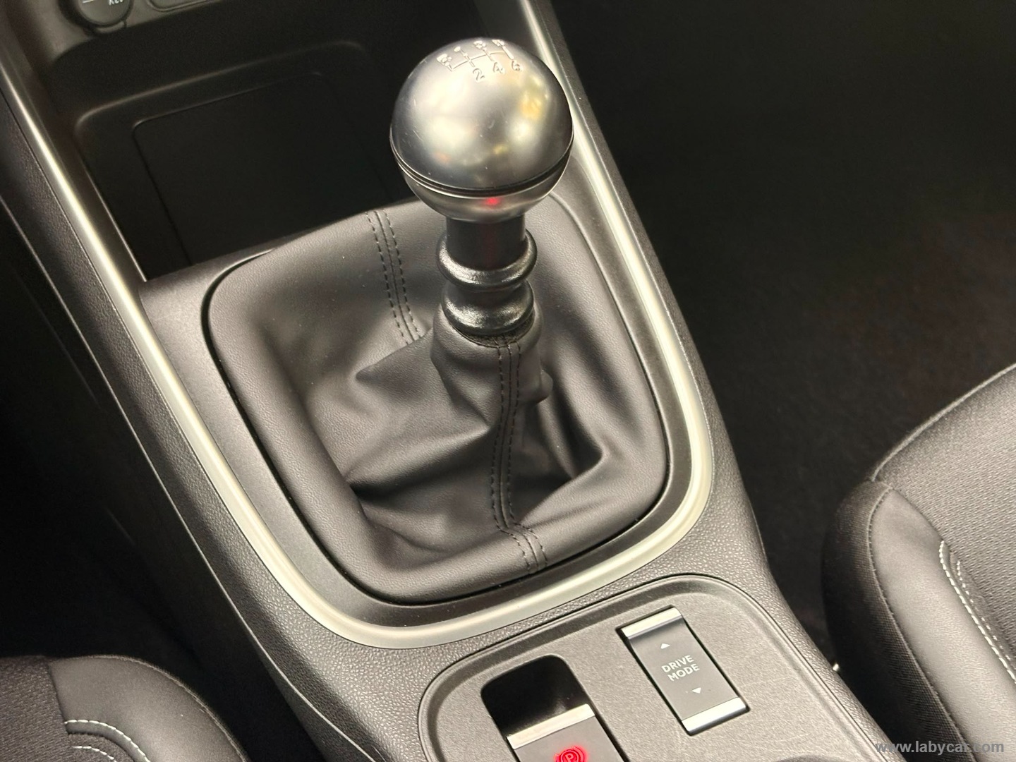 Jeep Avenger 1.2 Turbo Altitude - Immagine 18