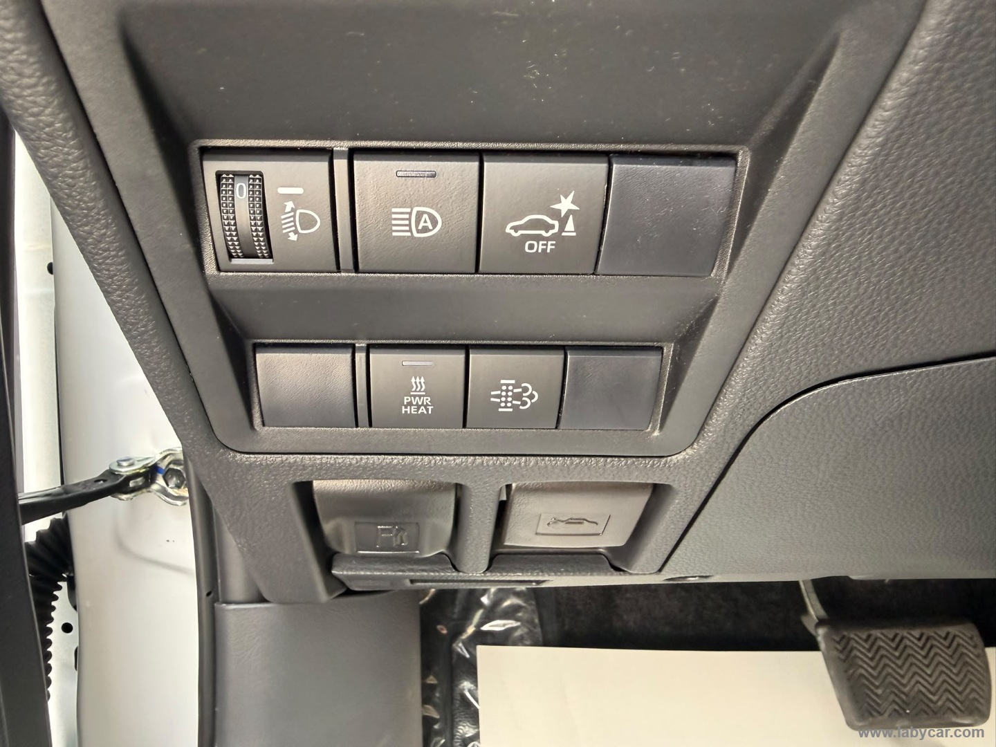 Toyota Hilux 2.8 D-4D 48V A/T 4WD DC Hilux - Immagine 18