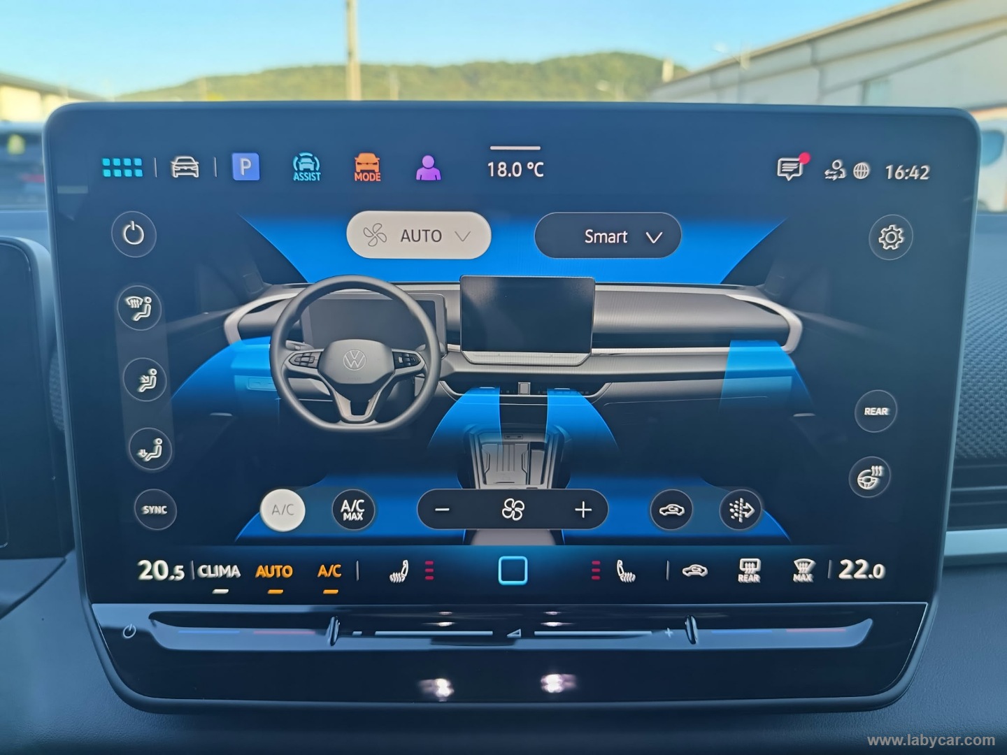 Volkswagen T-Roc 1.5 eTSI ACT 150 CV DSG R-Line - Immagine 18
