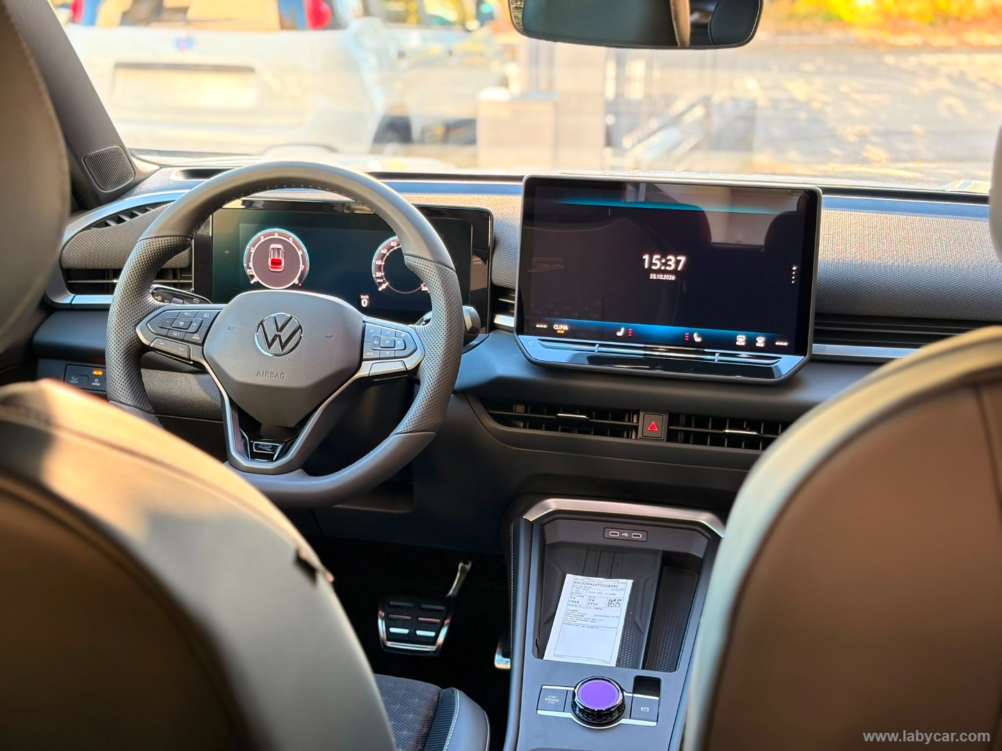 Volkswagen T-Roc 1.5 eTSI ACT 150 CV DSG R-Line - Immagine 18