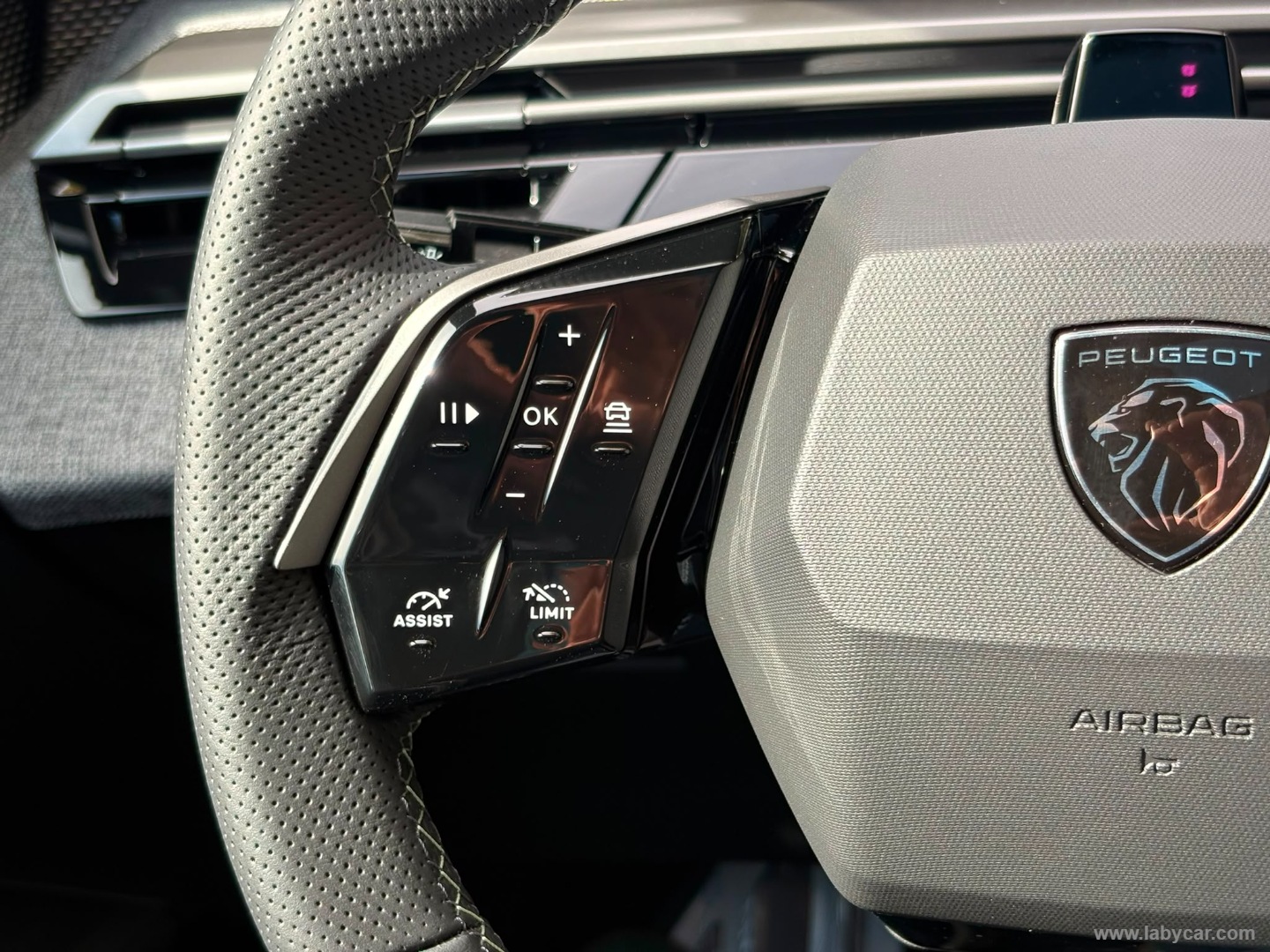Peugeot 3008 Hybrid 145 e-DCS6 GT - Immagine 18