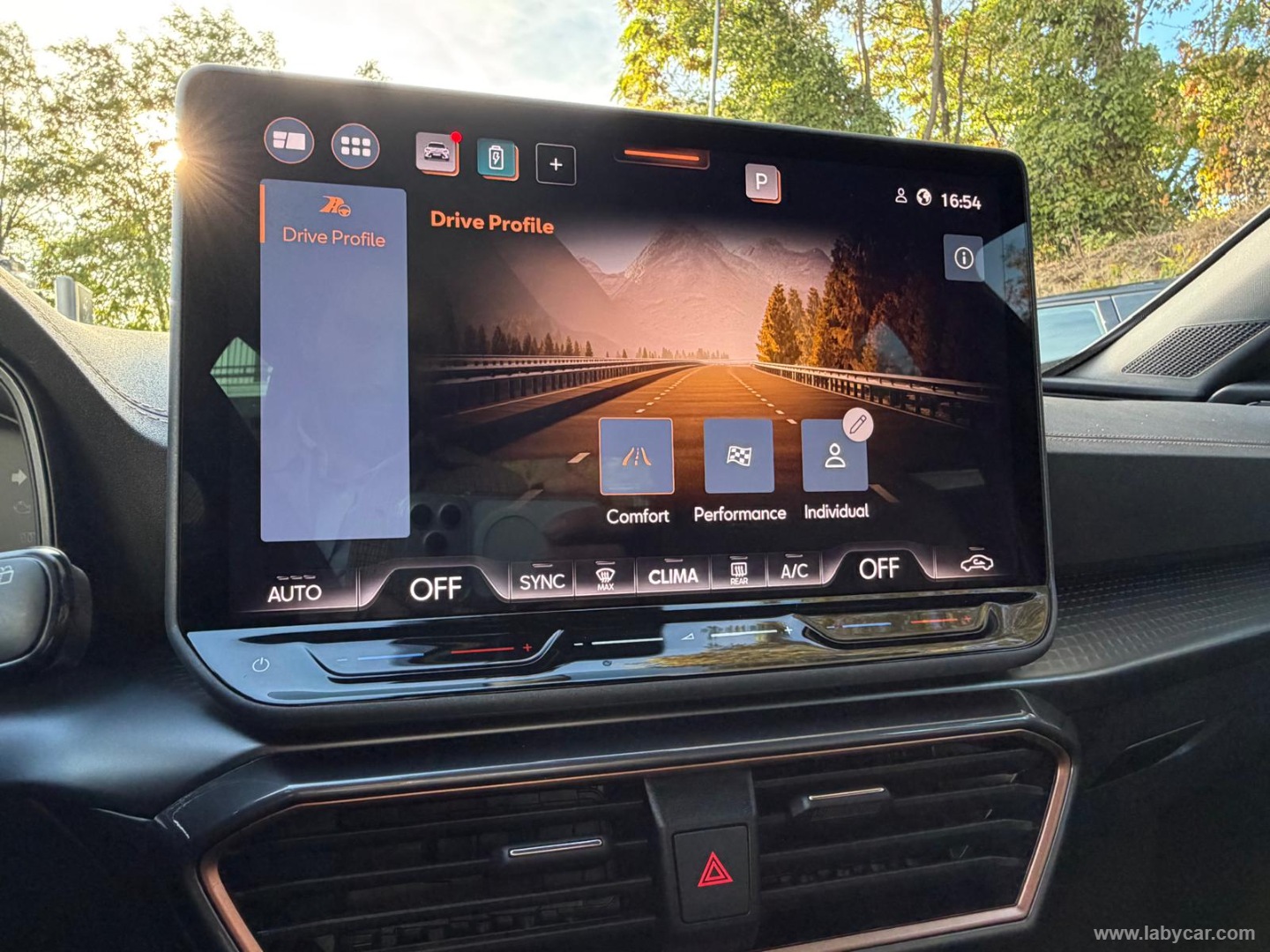 CUPRA Formentor 1.5 e-Hybrid DSG - Immagine 18