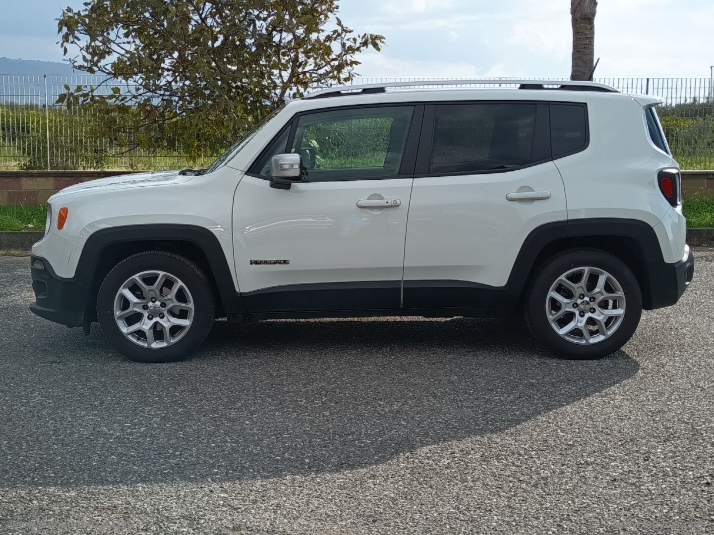 Renegade 1.6 Mjt 120CV Limited - immagine 18