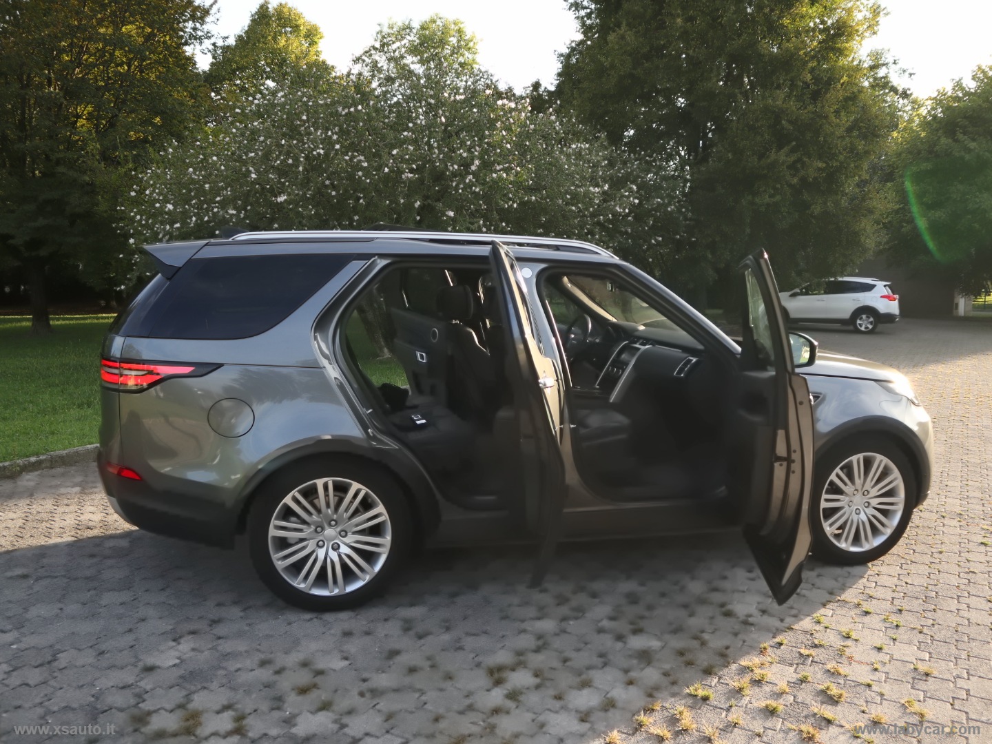 Discovery 3.0 TD6 249 CV HSE Luxury 7 POSTI - immagine 18