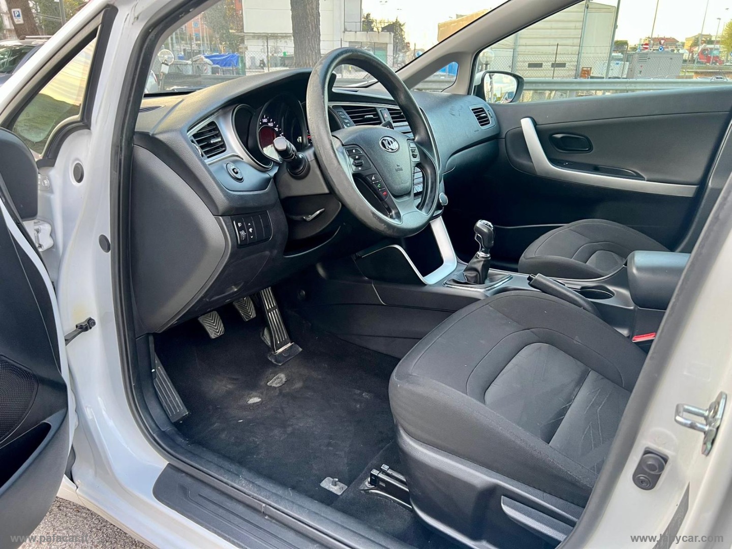 cee d 1.6 CRDi 110 CV SW Active - immagine 18
