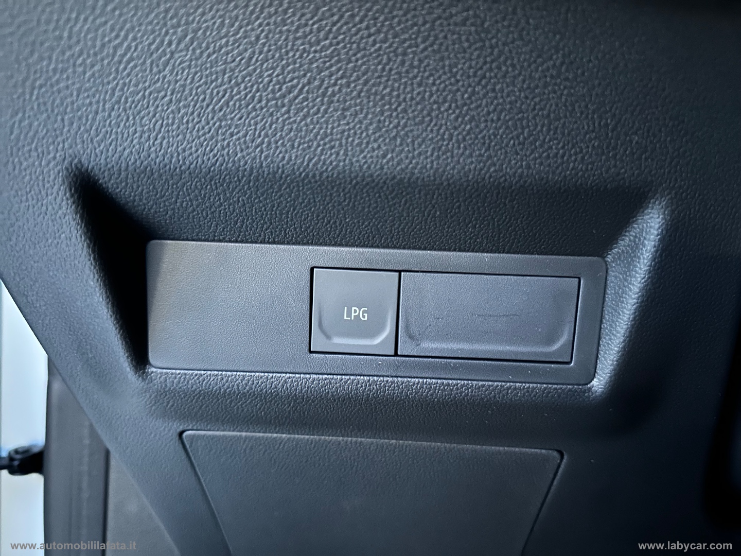 Captur ECO-G 100 CV Techno AZIENDALE KM 3.000 - immagine 18