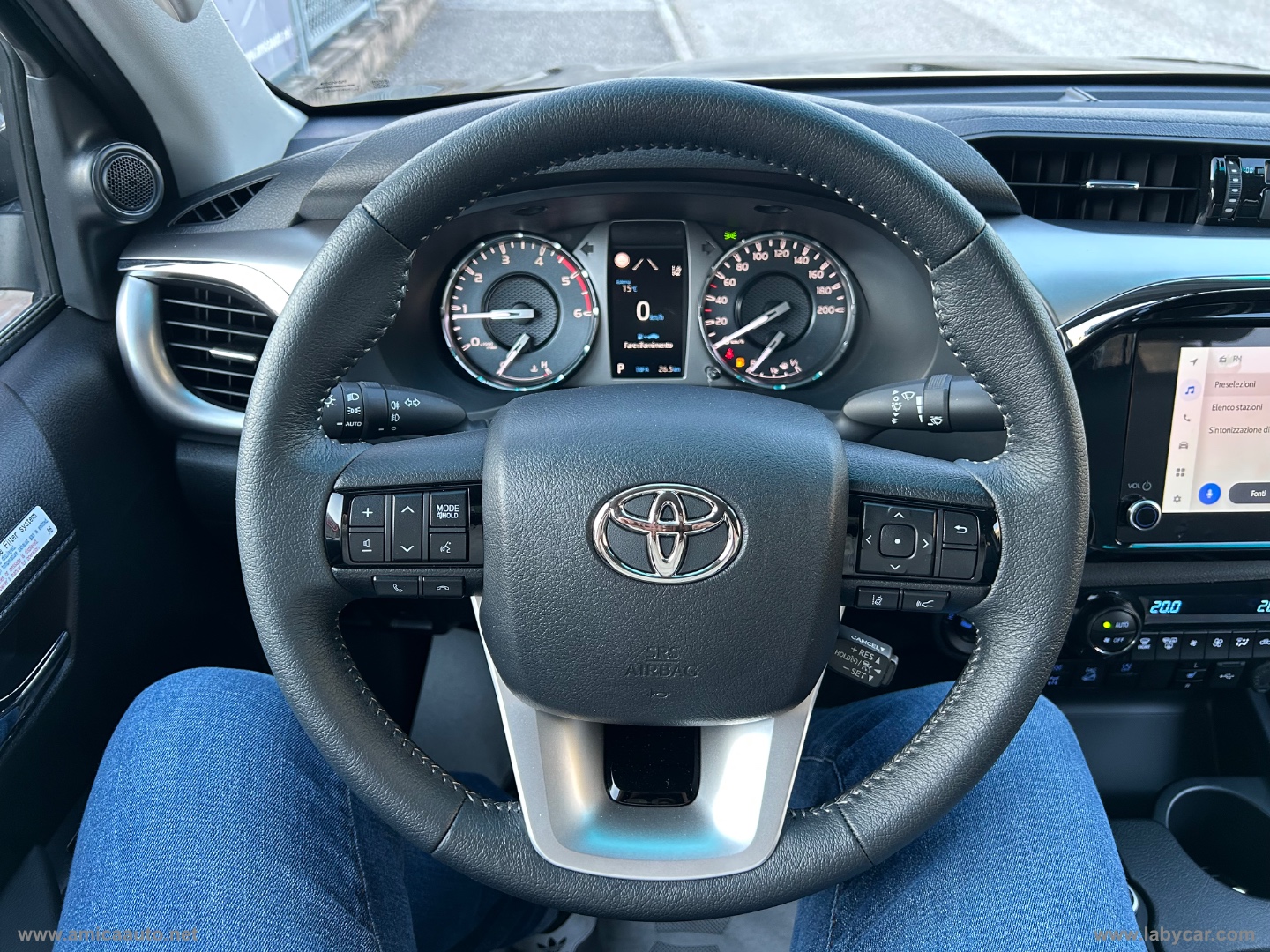 Hilux 2.8 D A/T 4WD 4p. DC Executive - immagine 18