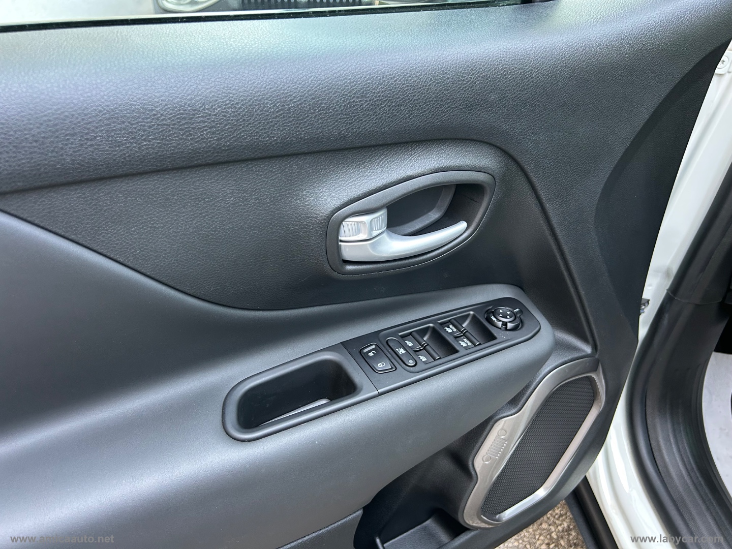 Renegade 1.3 T4 240CV PHEV 4xe AT6 Over. SOLO KM 2.300 - immagine 18