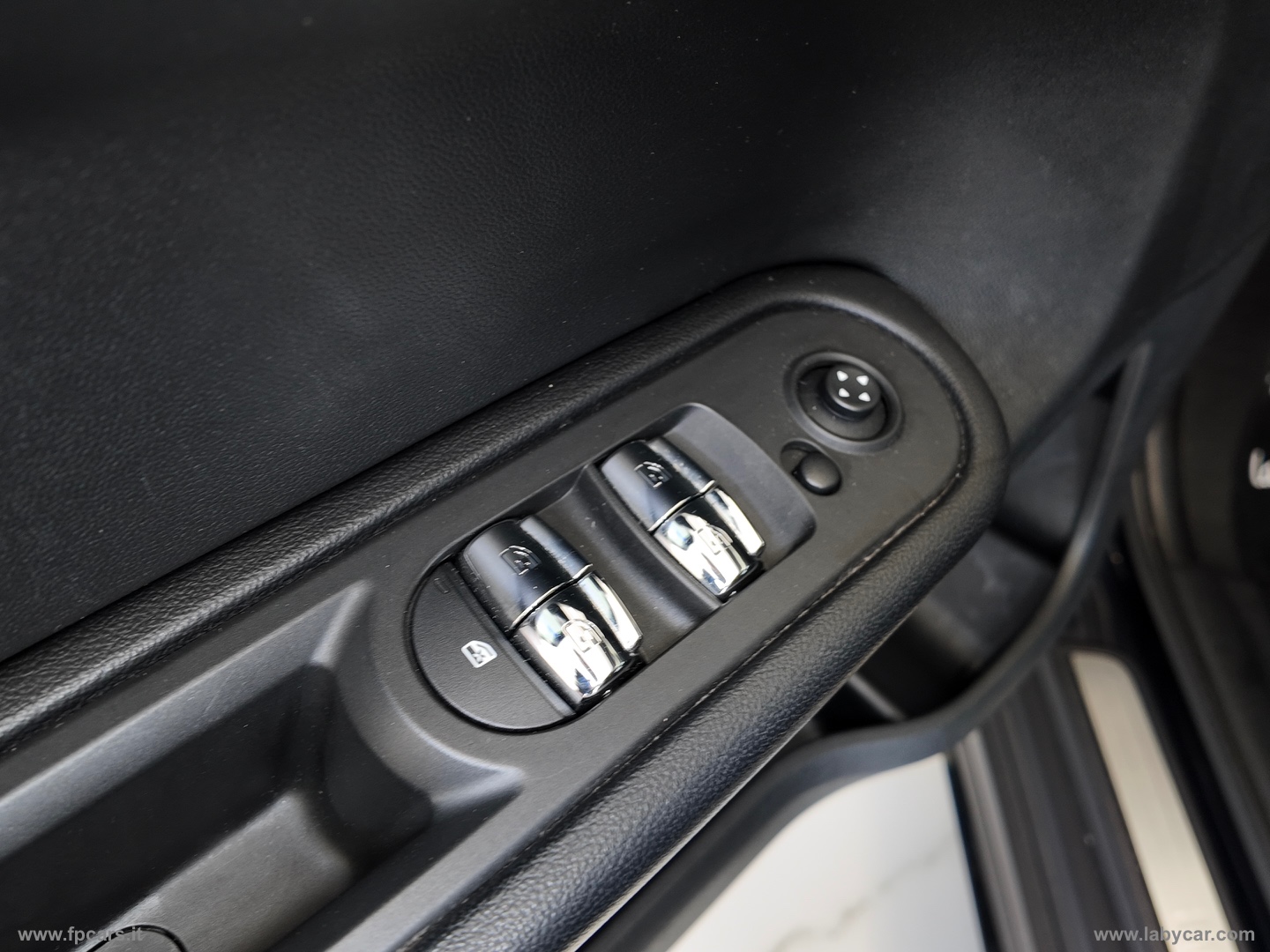 Mini Cooper D Business Countryman Aut. - immagine 18