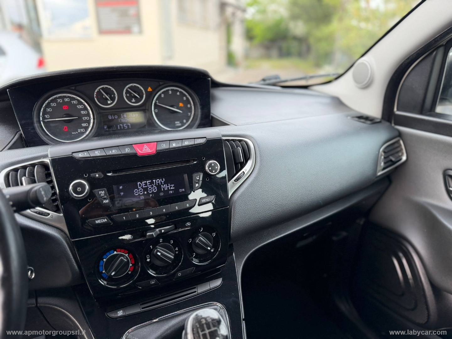 Ypsilon 0.9 T.Air 85CV 5p. Met.Ec. Gold - immagine 18