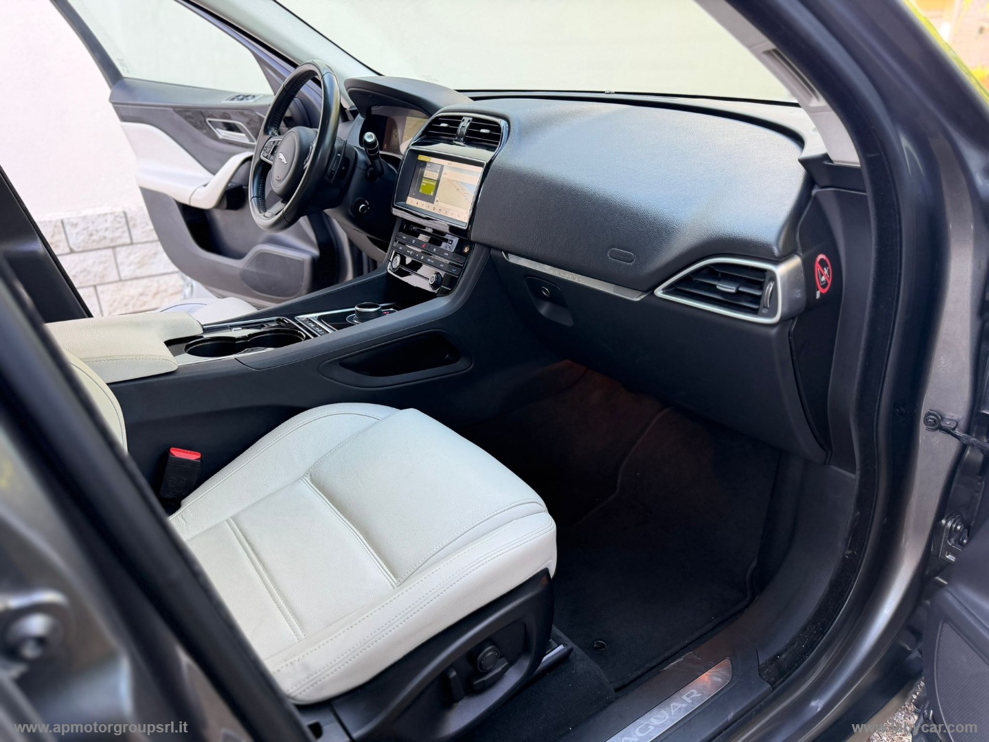 F-Pace 2.0 D 180 CV AWD aut. Prestige - immagine 18