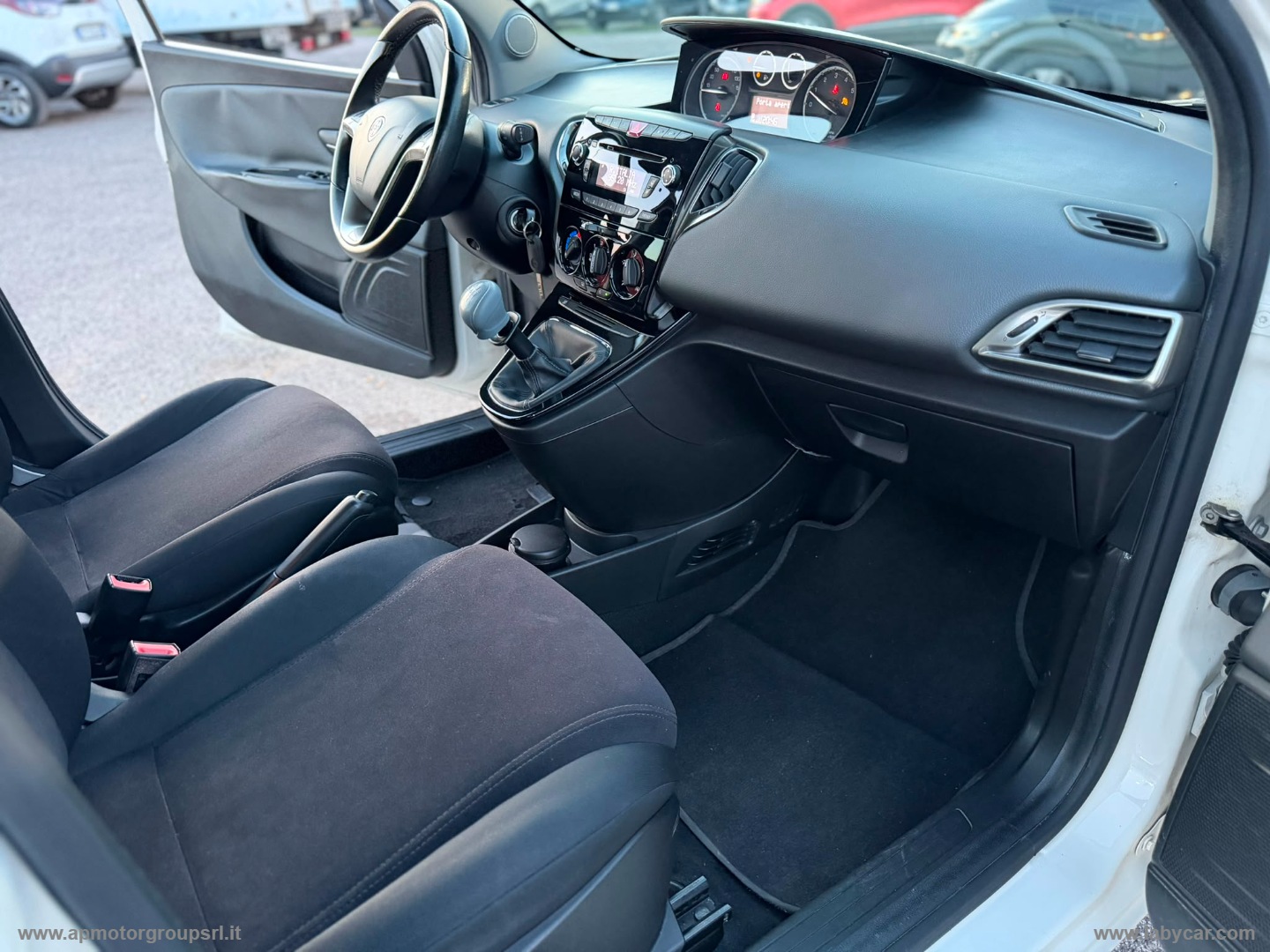 Ypsilon 0.9 T.Air 85CV 5p. Met.Ec. Gold - immagine 18