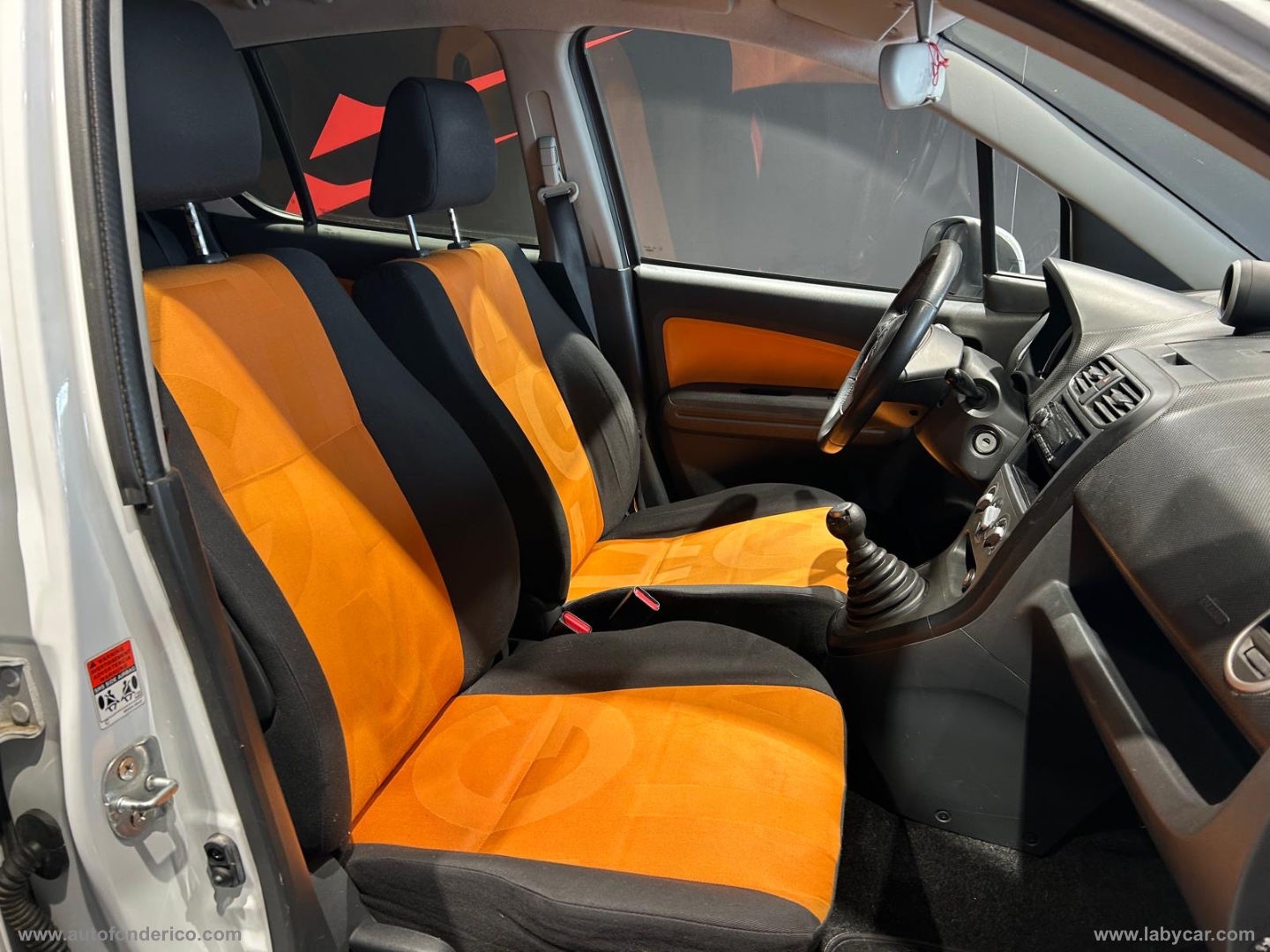 Agila 1.2 86 CV Enjoy - immagine 18