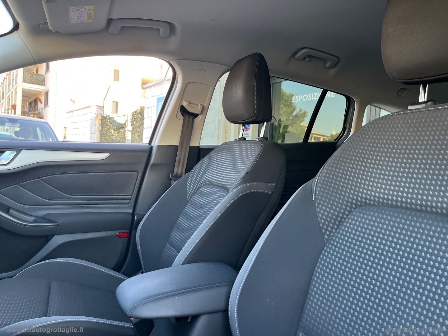 Focus 1.5 EcoBlue 120CV aut. SW Business - immagine 18