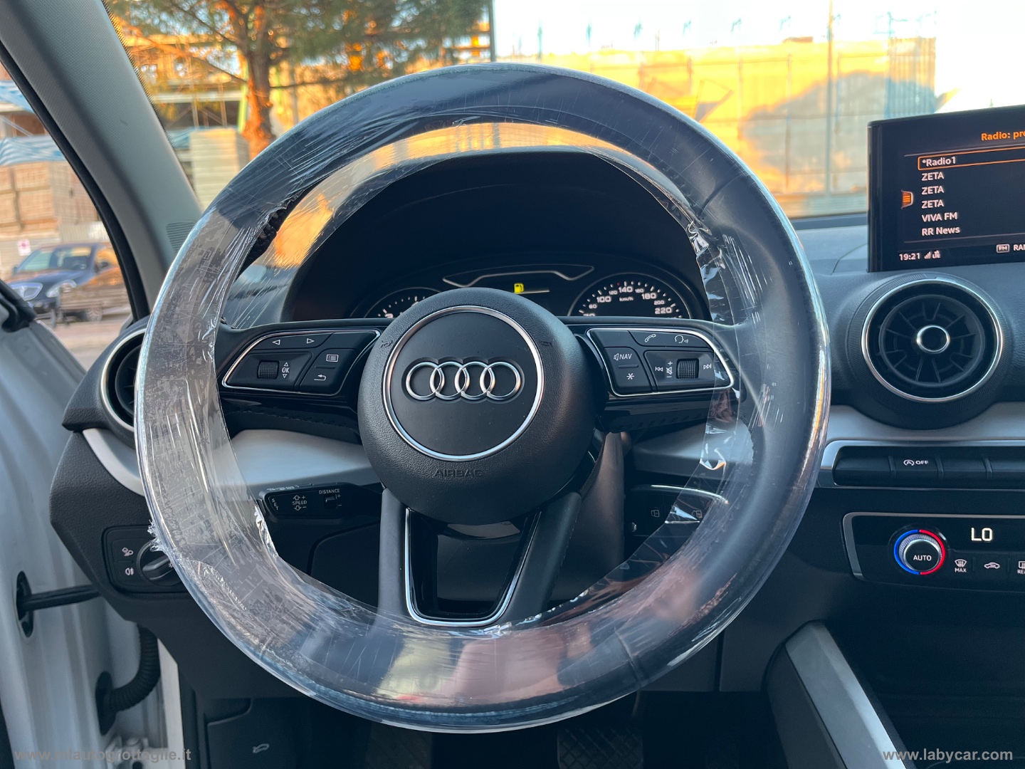 Q2 30 TDI S tronic Business Design - immagine 18