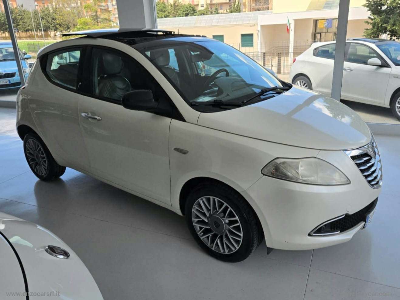 Ypsilon 1.3 MJT 95 CV 5p. S&S Platinum TETTO APRIBILE - immagine 18