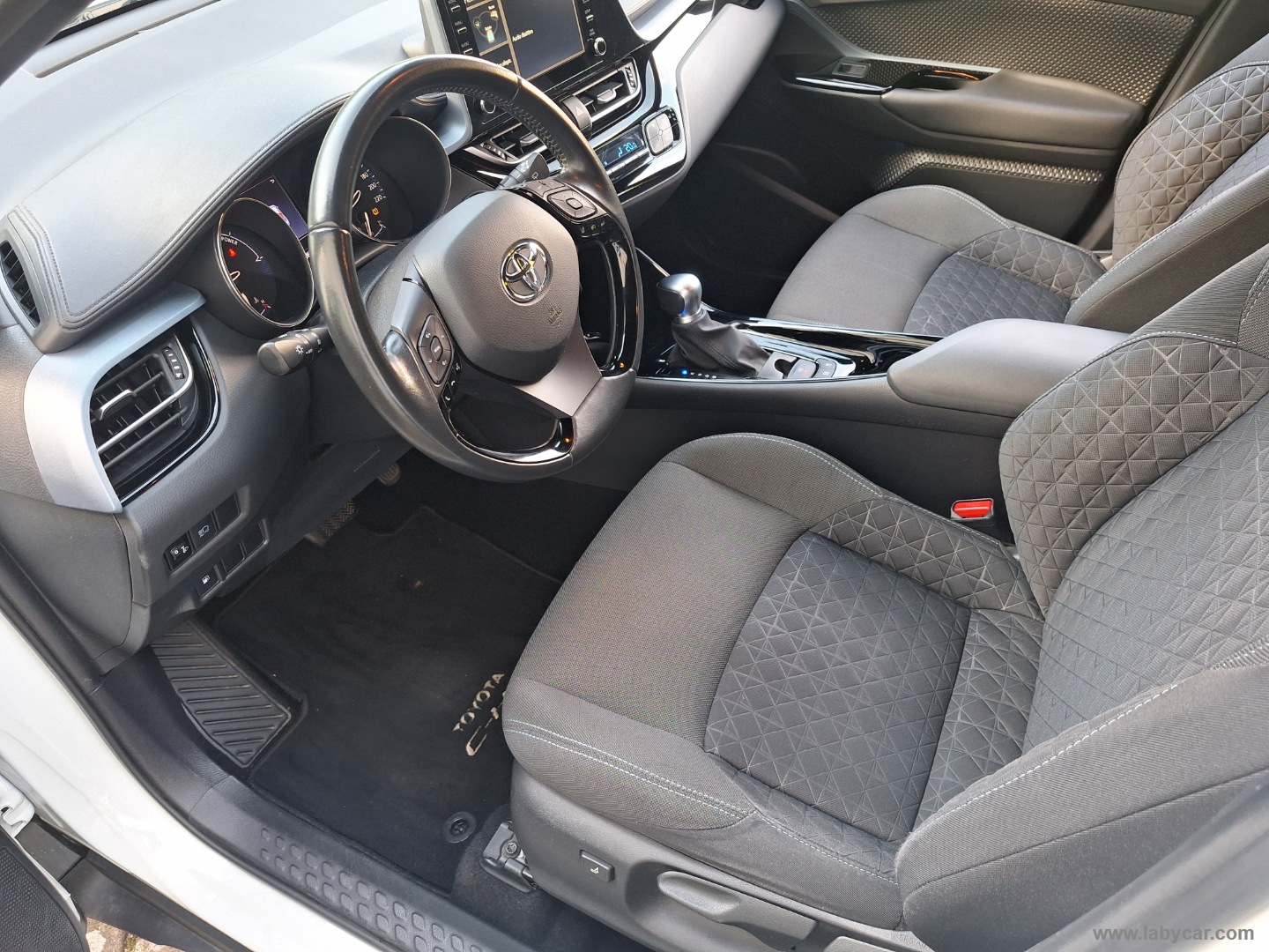 C-HR 1.8 Hybrid E-CVT TREND GARANZIA UFF. TAGLIANDI - immagine 18