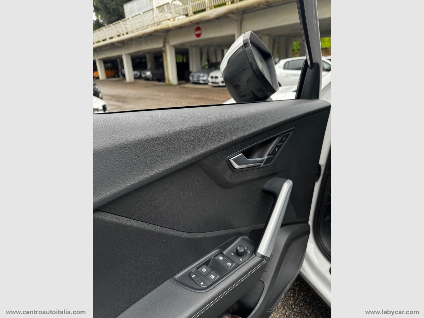 Q2 35 TDI S tronic Identity Black - immagine 18