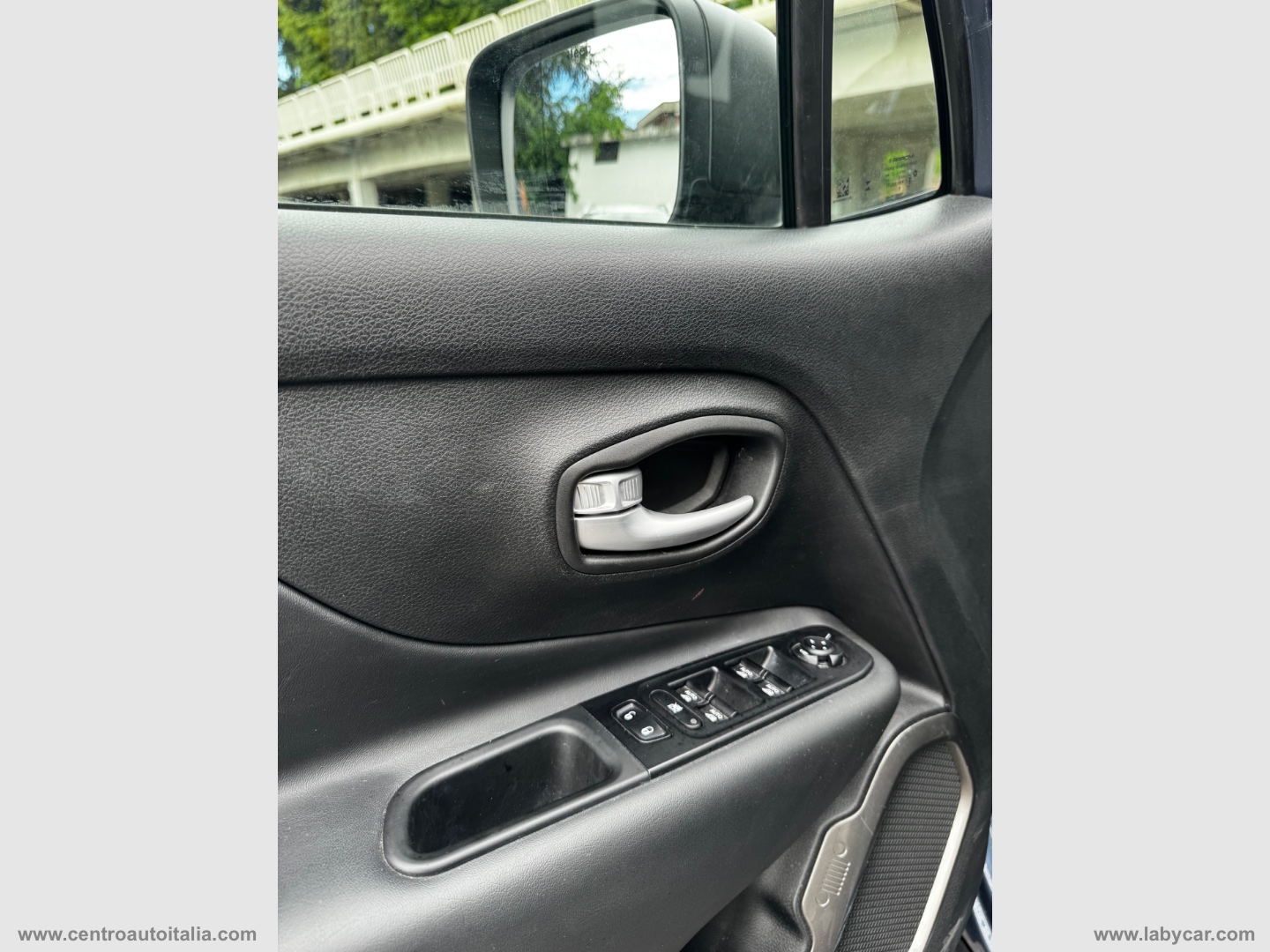 Renegade 1.5 T4 MHEV Altitude - immagine 18