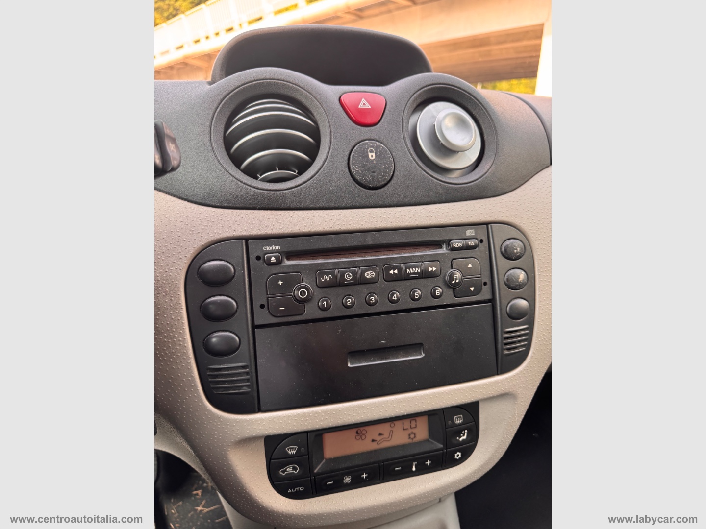 C3 1.4 HDi 70CV Exclusive - immagine 18