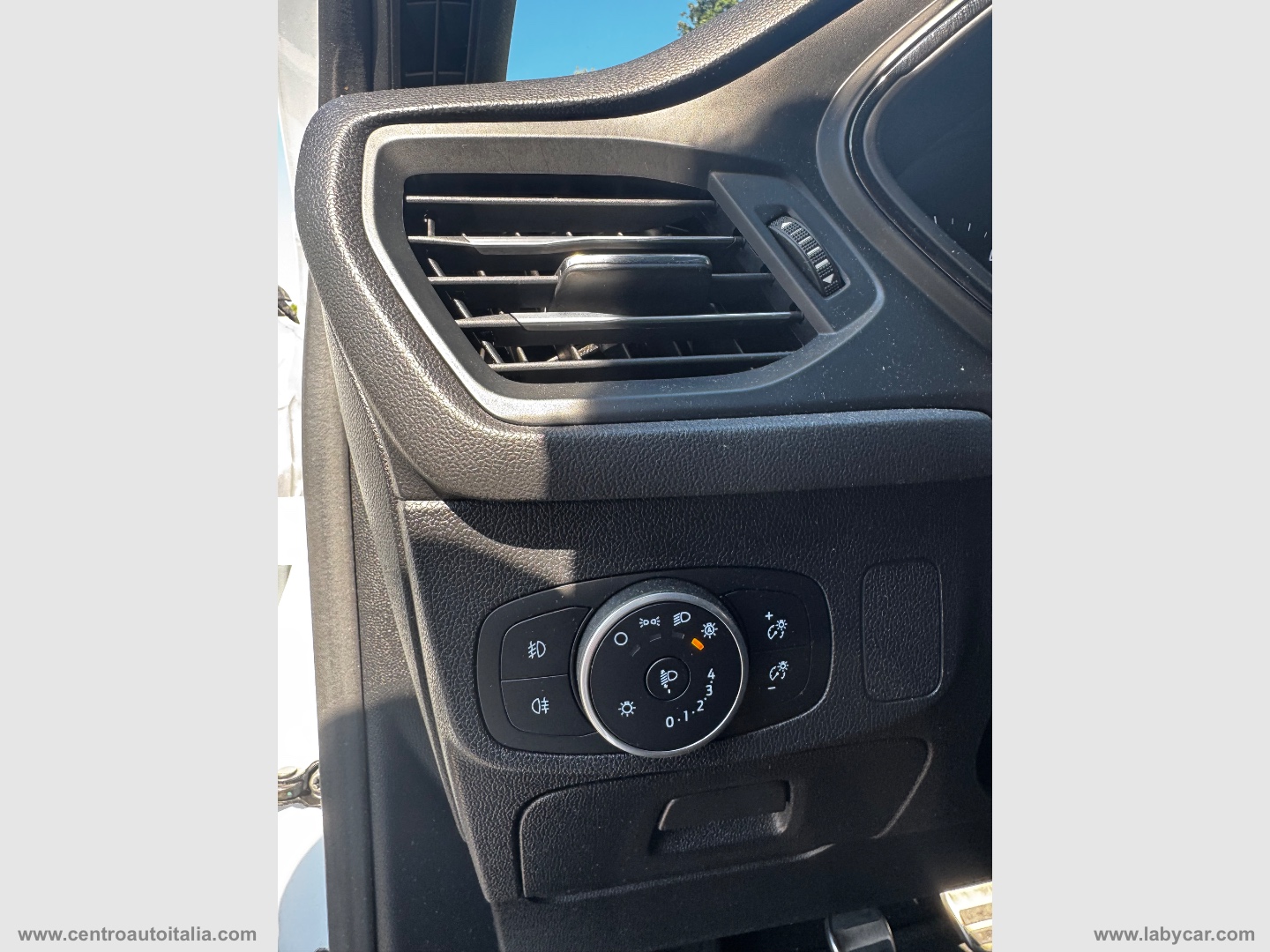 Focus 1.5 EcoBlue 120CV 5p. ST Line - immagine 18