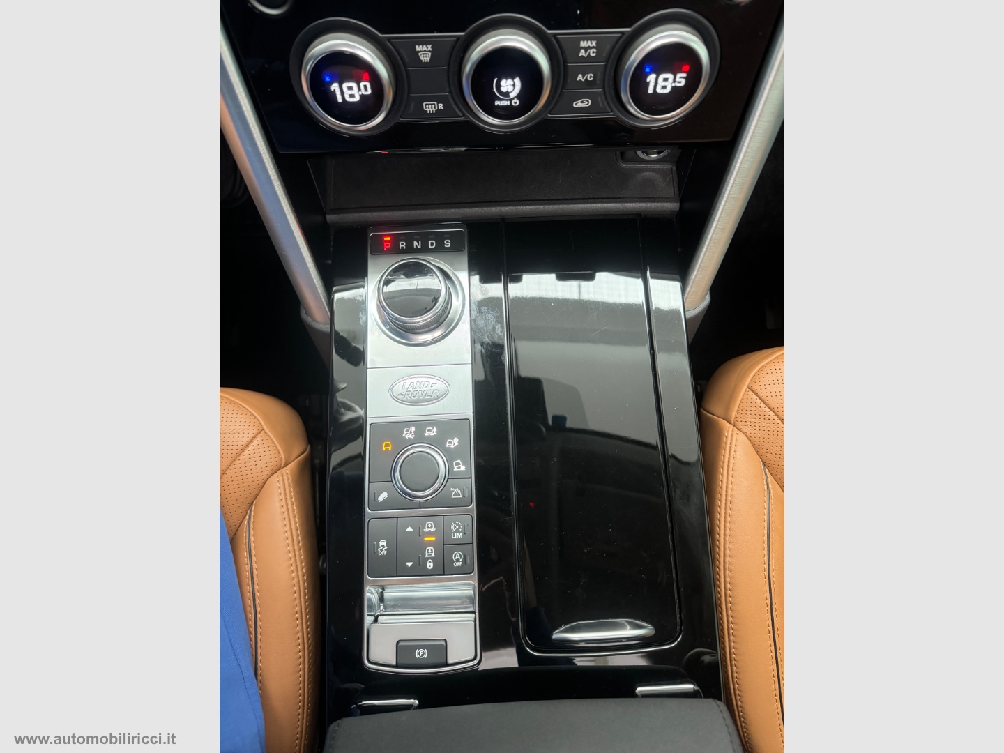 Discovery 2.0 SD4 240 CV HSE Luxury 7 POSTI - immagine 18