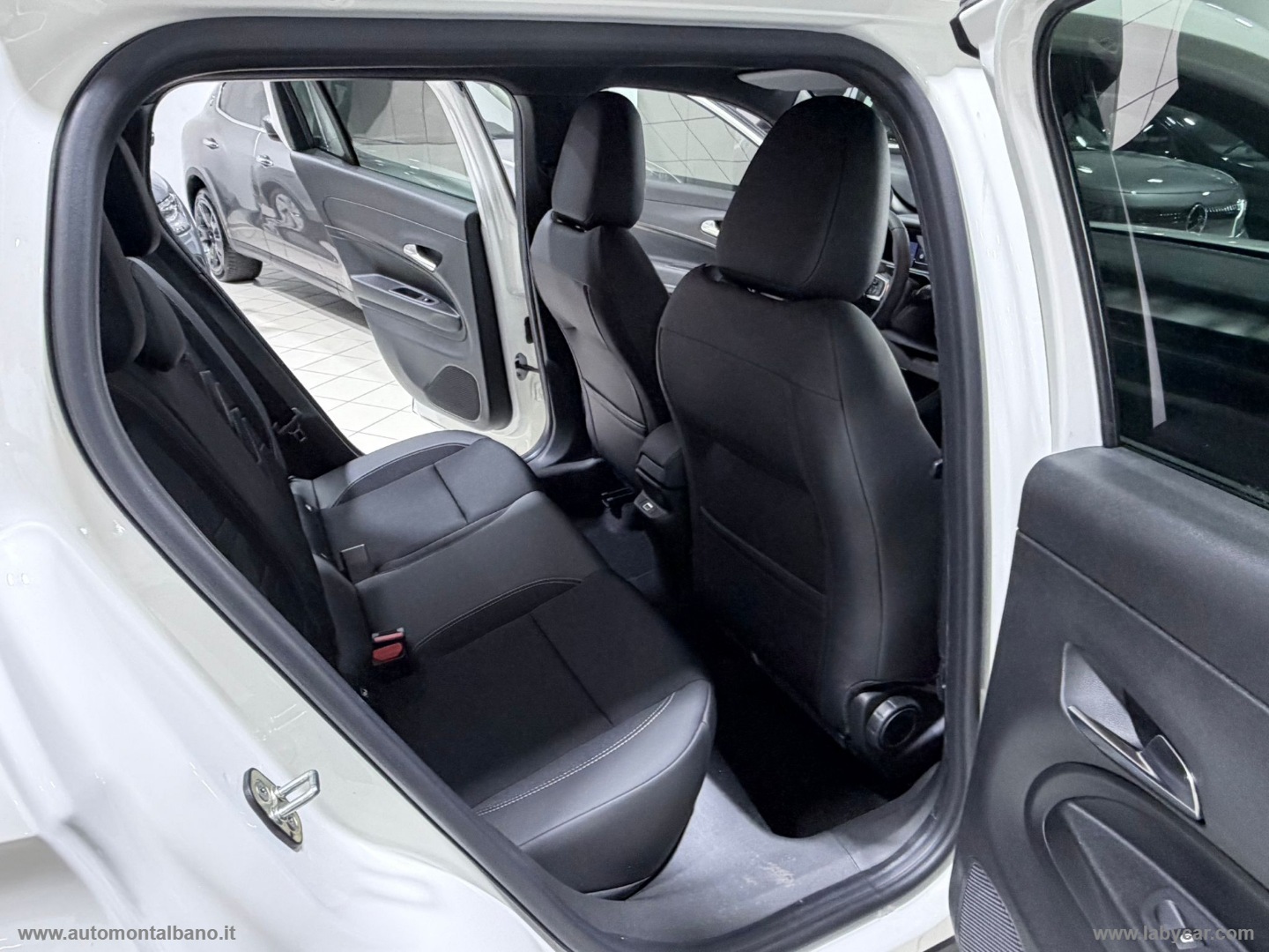 Avenger 1.2 Turbo 110CV e-Hybr.Black Ed. - immagine 18