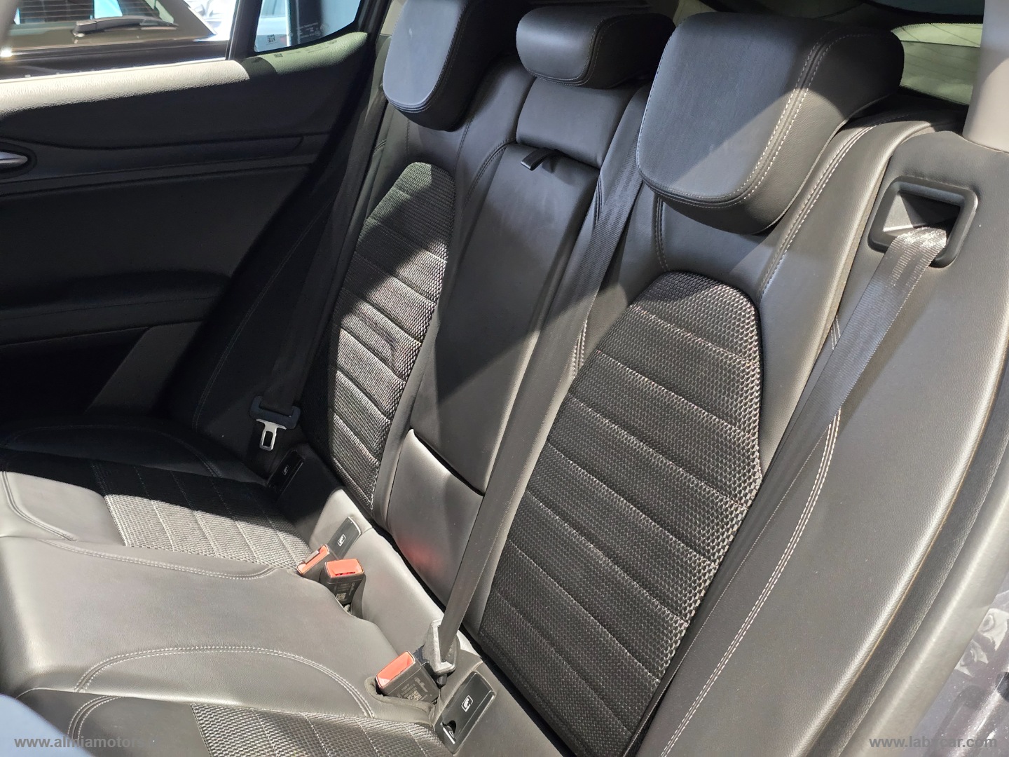 Stelvio 2.2 T.diesel 180CV AT8 RWD Exec. - immagine 18