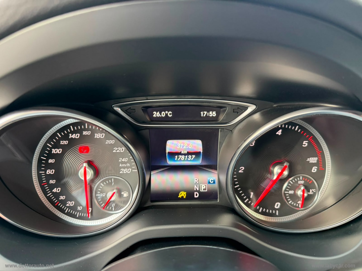 GLA 200 d Automatic 4Matic Premium - immagine 18