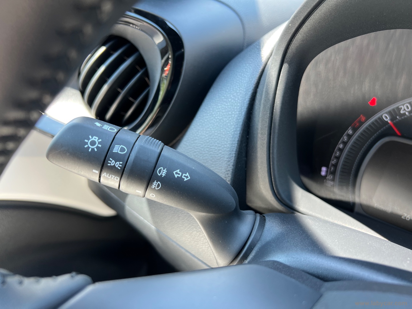 Aygo X 1.0 VVT-i 72 CV 5p. Trend S-CVT - immagine 19