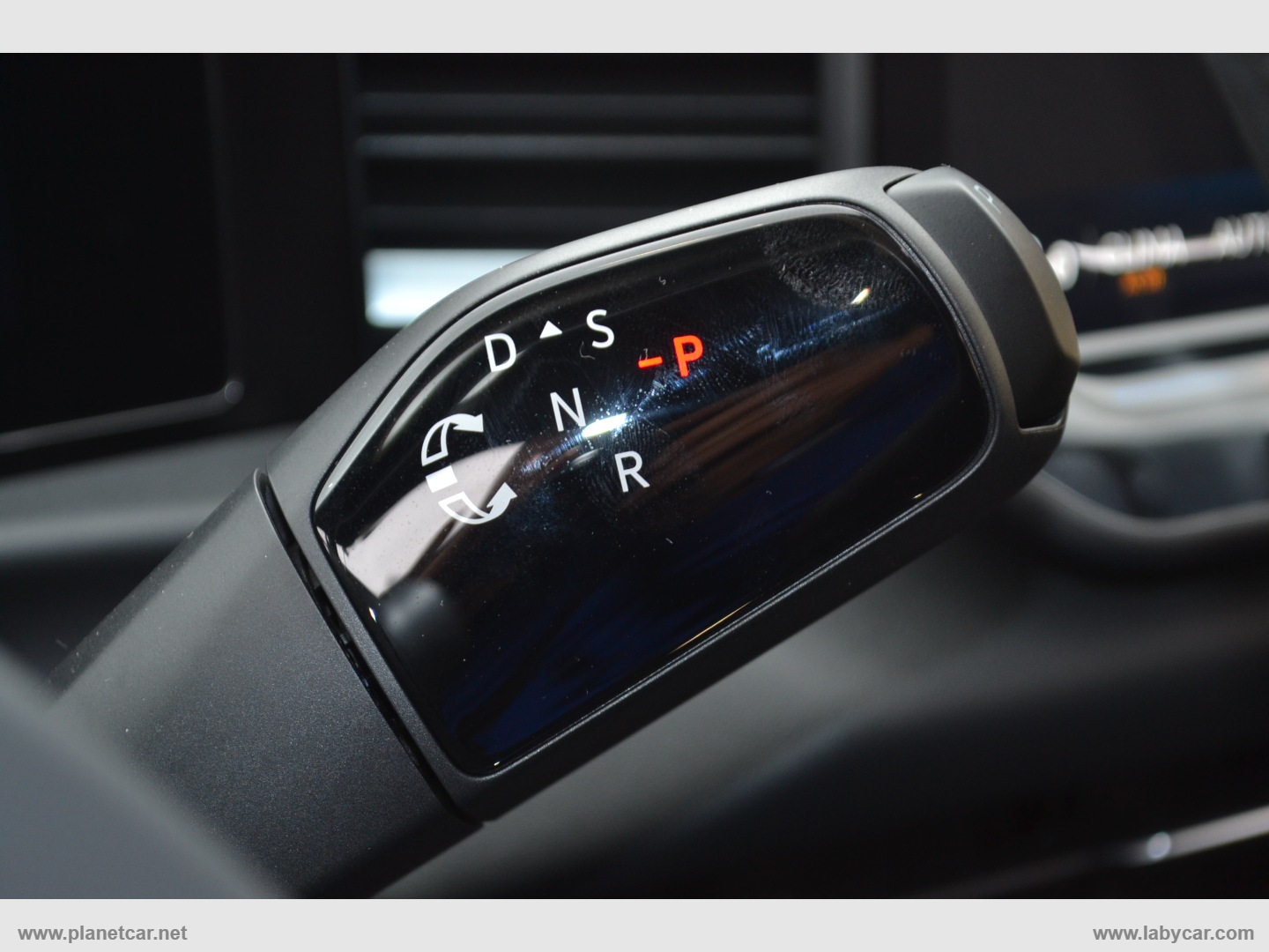 T-Roc 1.5 eTSI ACT 150 CV DSG R-Line - immagine 19
