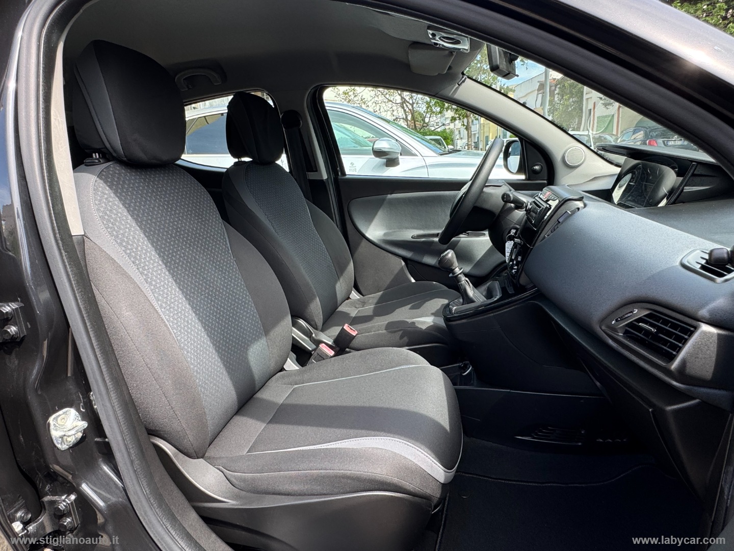 Ypsilon 1.2 69 CV 5p. GPL Ecochic Silver - immagine 19