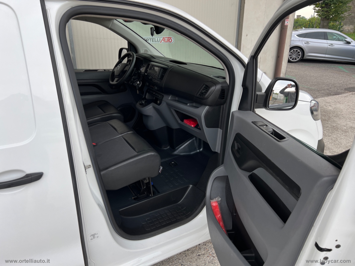 Vivaro 2.0D180S&S AT8 PL-TN M Fur. Enjoy + IVA - immagine 19