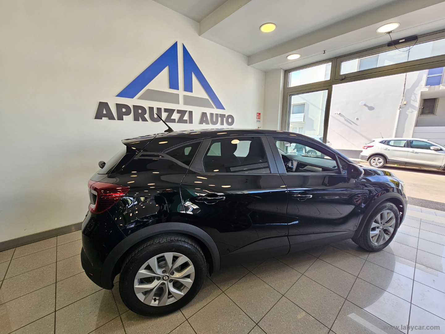 Captur Hybrid E-Tech 145 CV Business AUT. - immagine 19