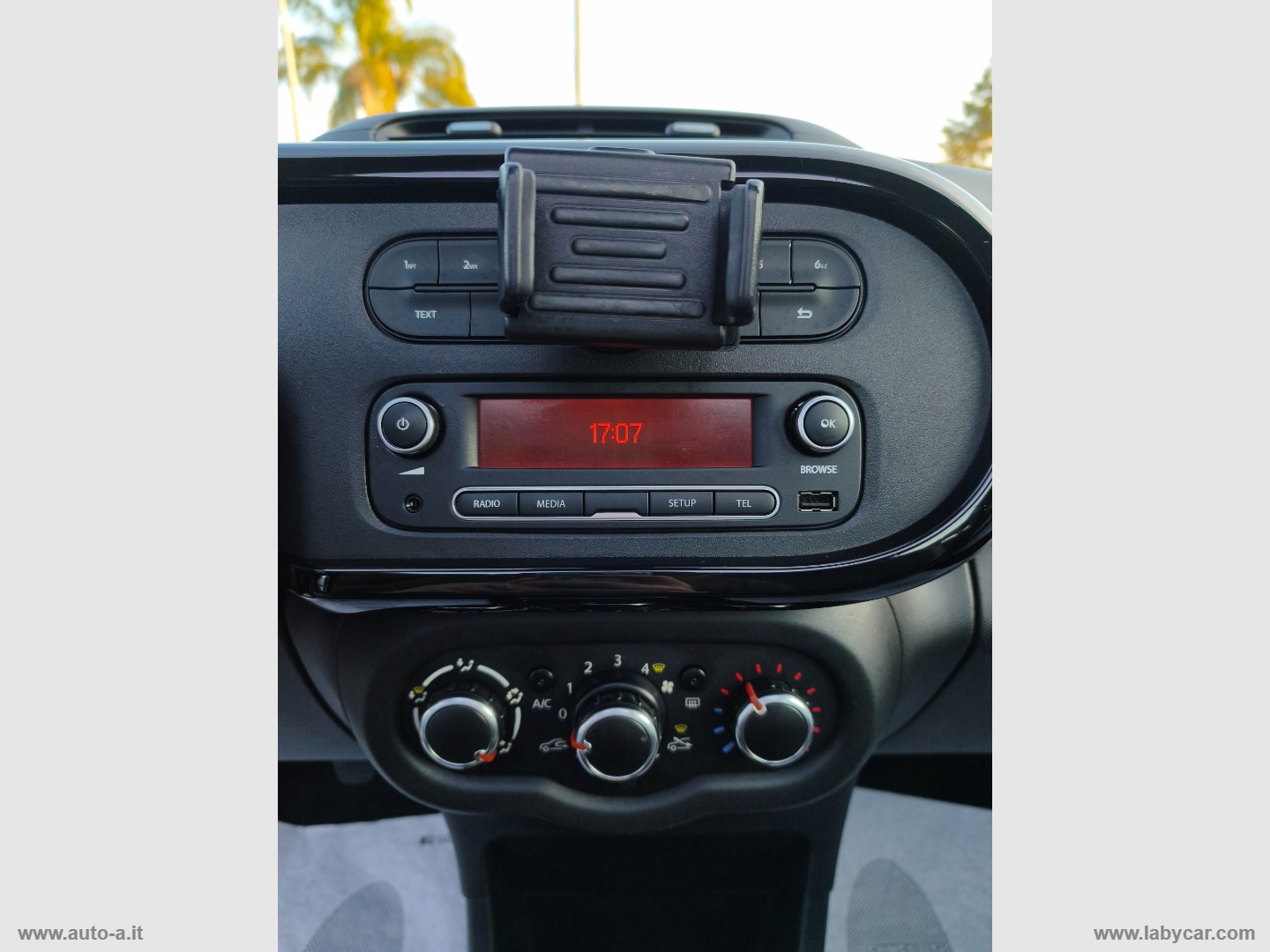 Twingo 1.0 SCe S&S Energy Openair - immagine 19