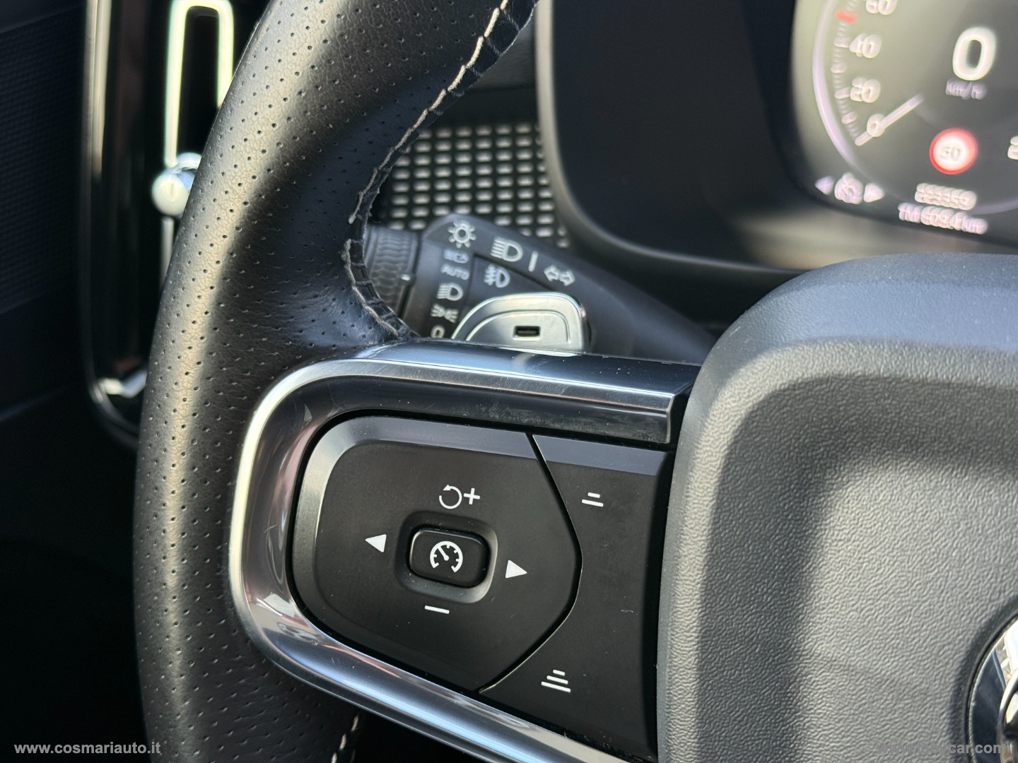 XC40 D3 AWD Geartronic R-design N1 TETTO/GANCIO - immagine 19