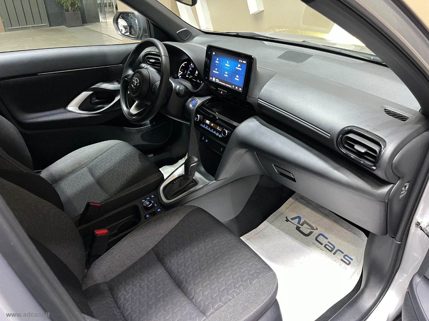 Yaris Cross 1.5 Hyb. 5p. E-CVT AWD Trend *4X4*NEOPATENTATI* - immagine 19
