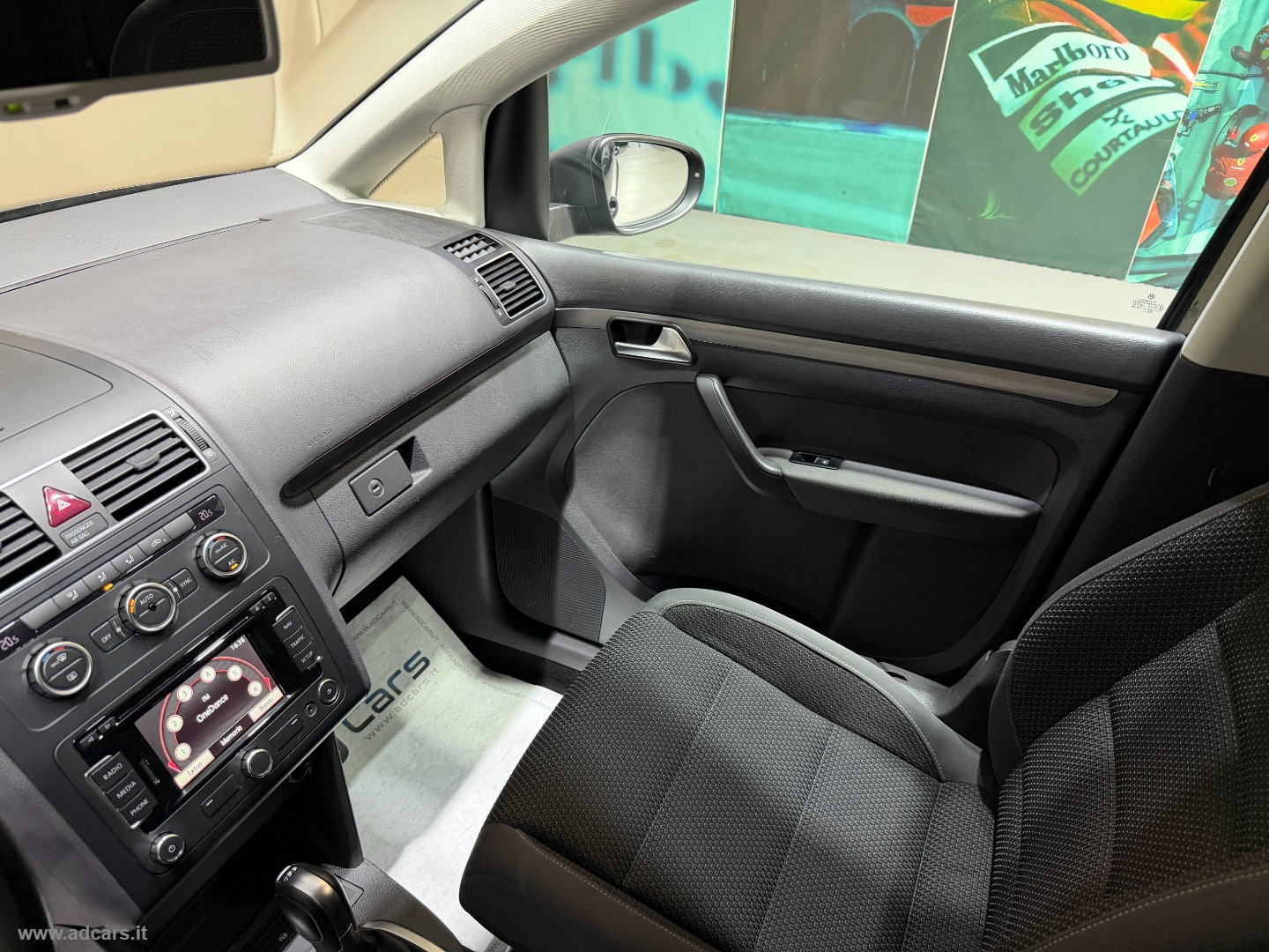 Touran 2.0 TDI 150 CV DSG Business BMT - immagine 19