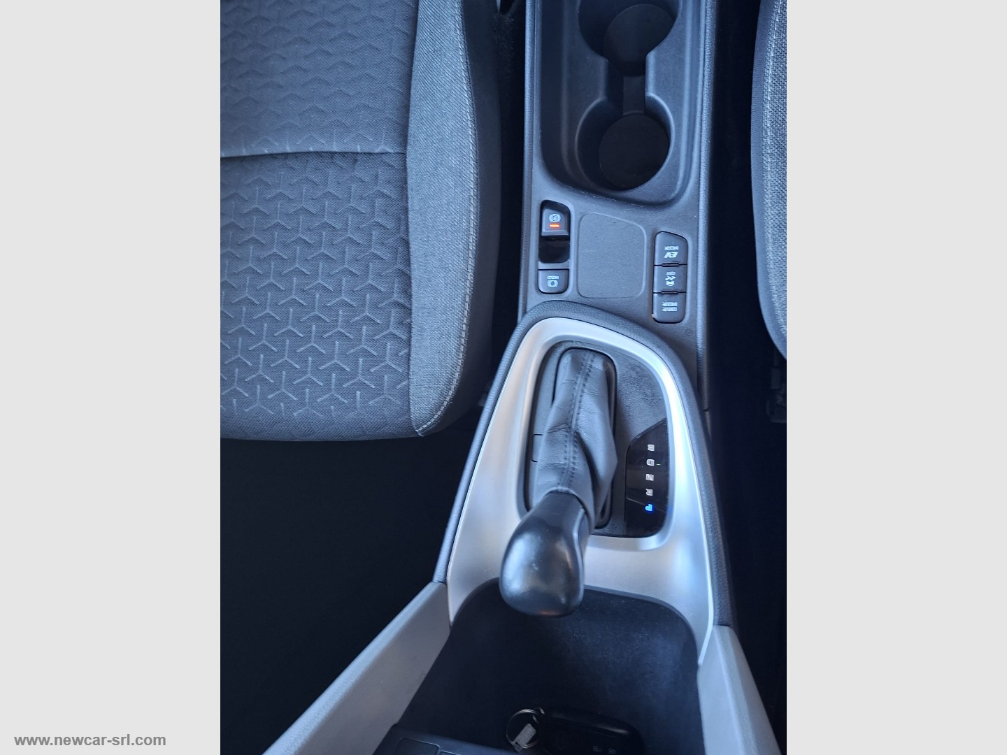 Yaris Cross 1.5 Hybrid 5p. E-CVT Busin. - immagine 19