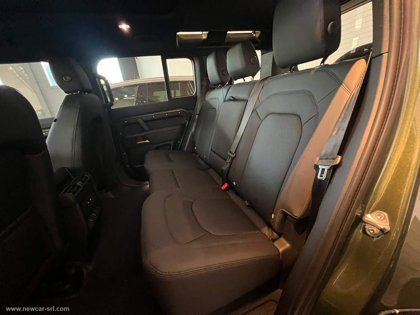 Defender 110 3.0D I6 250 AWD X-Dyn.SE N1 - immagine 19