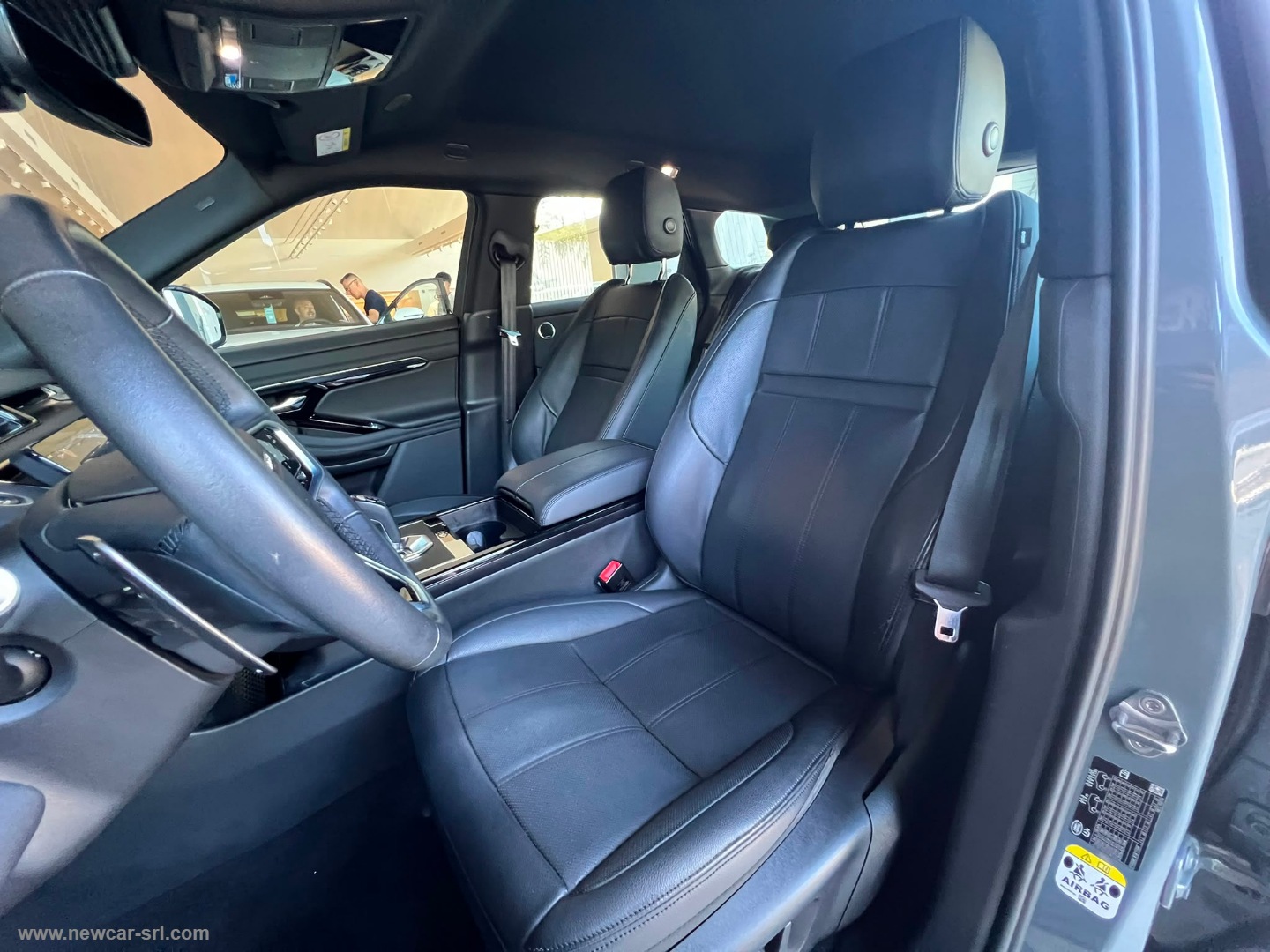 RR Evoque 2.0D I4 163 CV AWD Auto R-D.SE - immagine 19