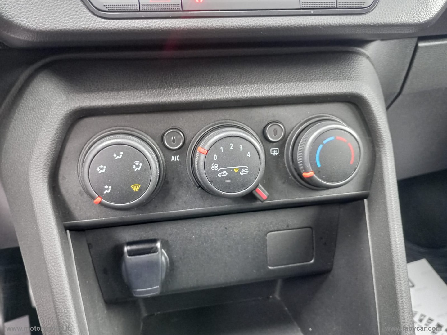 Sandero Stepway 1.0 TCe 110CV Expres. UP KM 27.000!!! - immagine 19