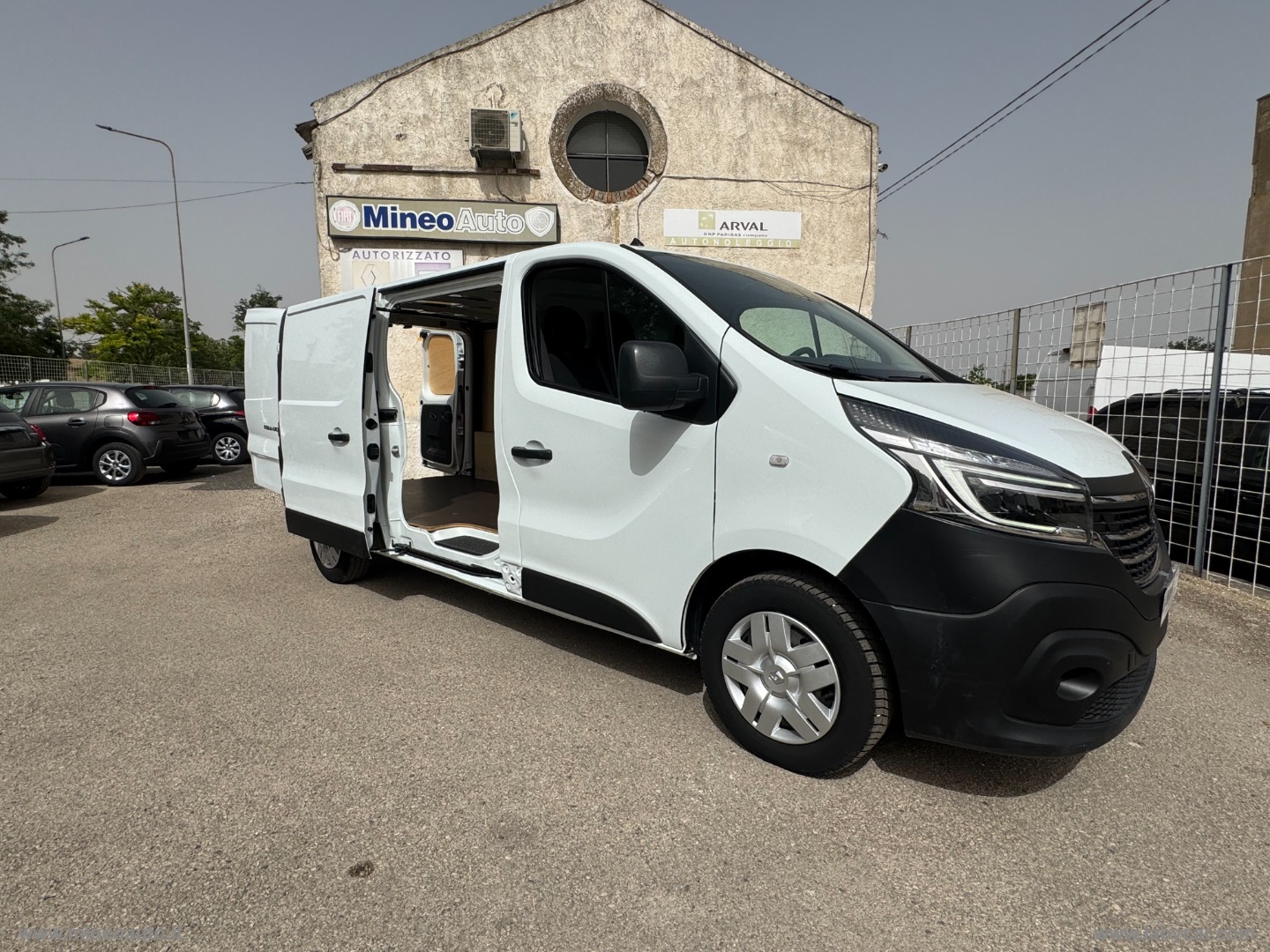 Vivaro 2.0dCi 120CV Furgone Ice anno 2020 - immagine 19